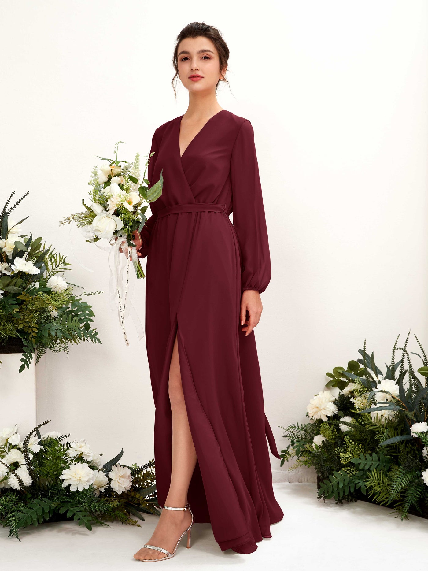 Carlyna Vestido línea A escote en V manga larga hasta el suelo dama de honor Borgoña #color_borgo-a