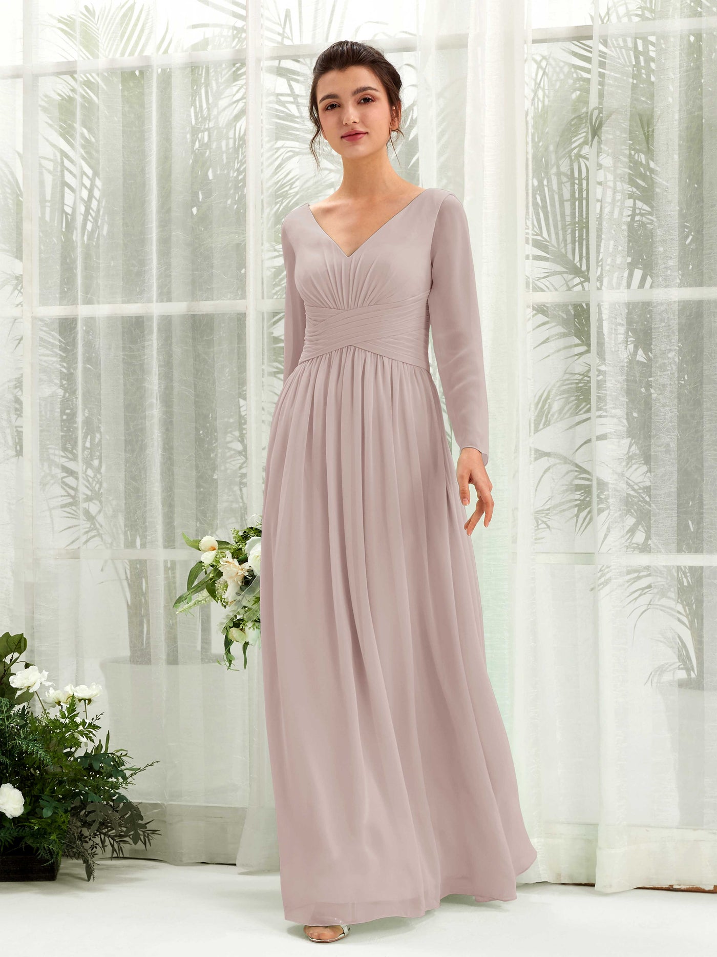 Carlyna Vestido línea A Escote en V Manga larga hasta el suelo dama de honor Gris Pardo #color_gris-pardo