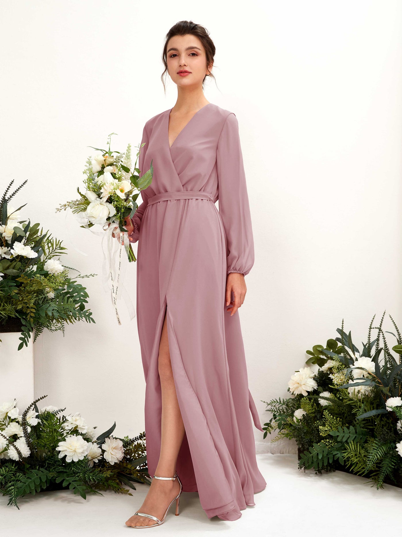 Carlyna Vestido línea A escote en V manga larga hasta el suelo dama de honor Malva Clásico #color_malva-cl-sico