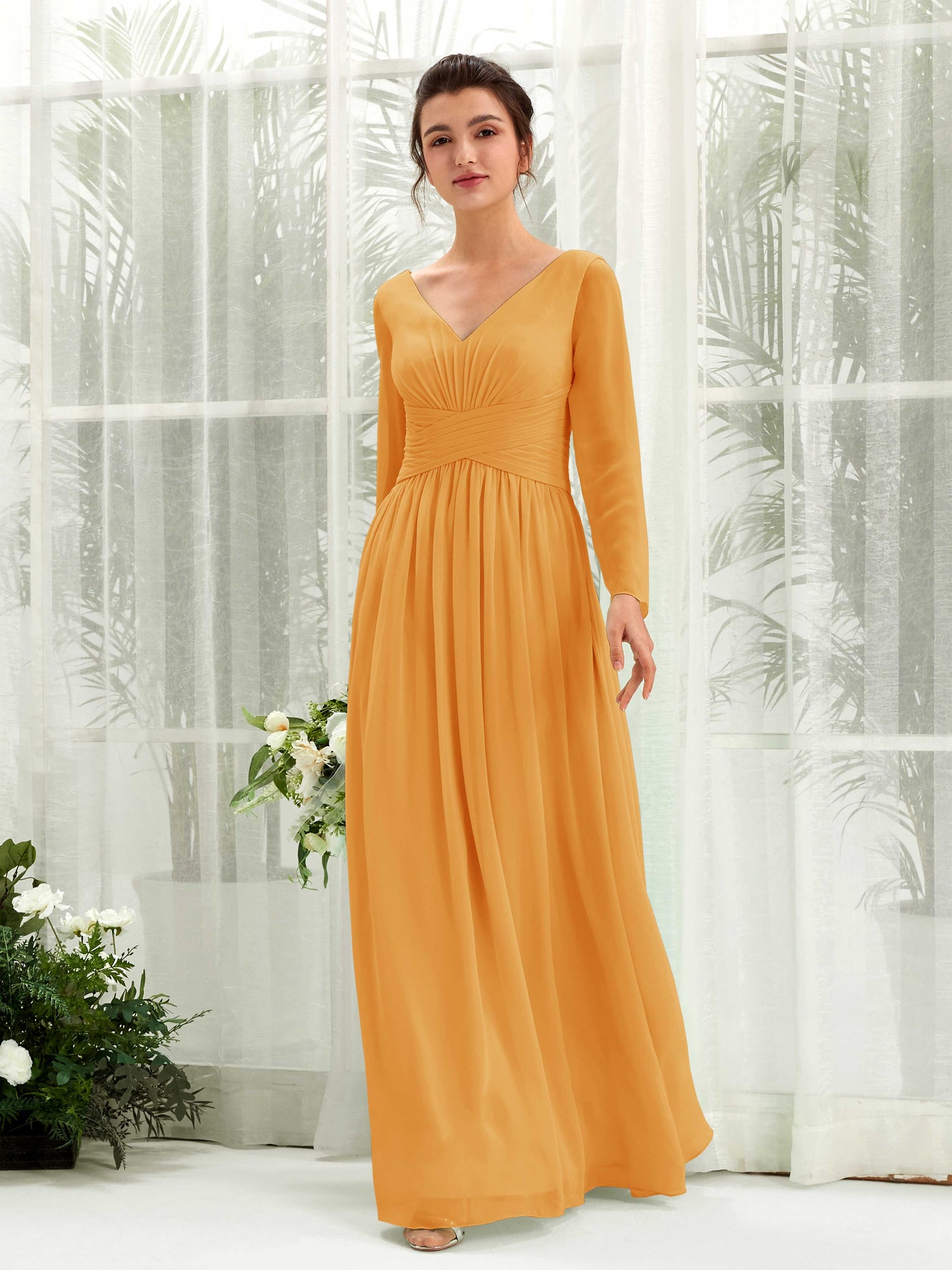 Carlyna Vestido línea A Escote en V Manga larga hasta el suelo dama de honor Mango #color_mango