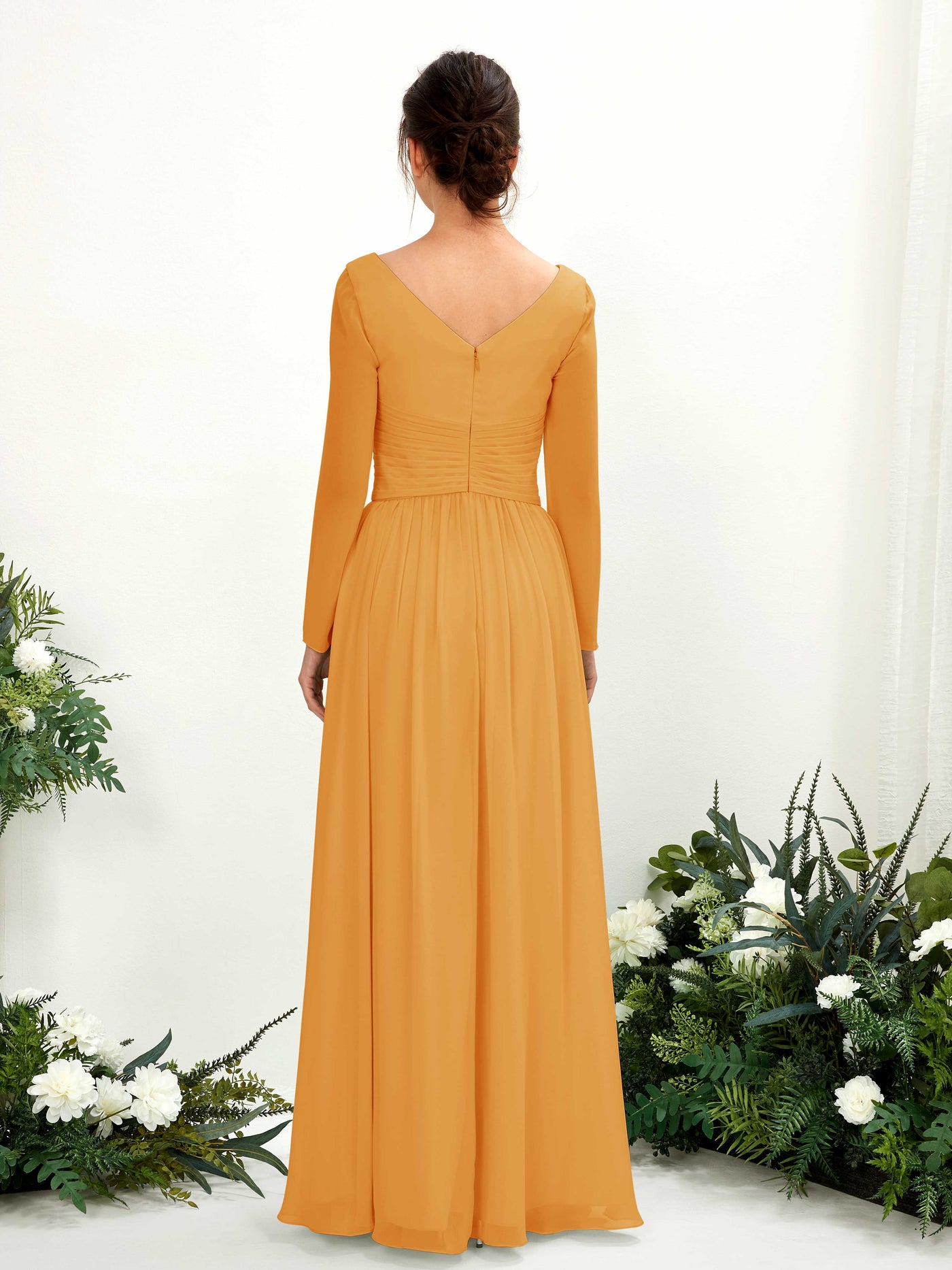 Carlyna Vestido línea A Escote en V Manga larga hasta el suelo dama de honor Mango #color_mango