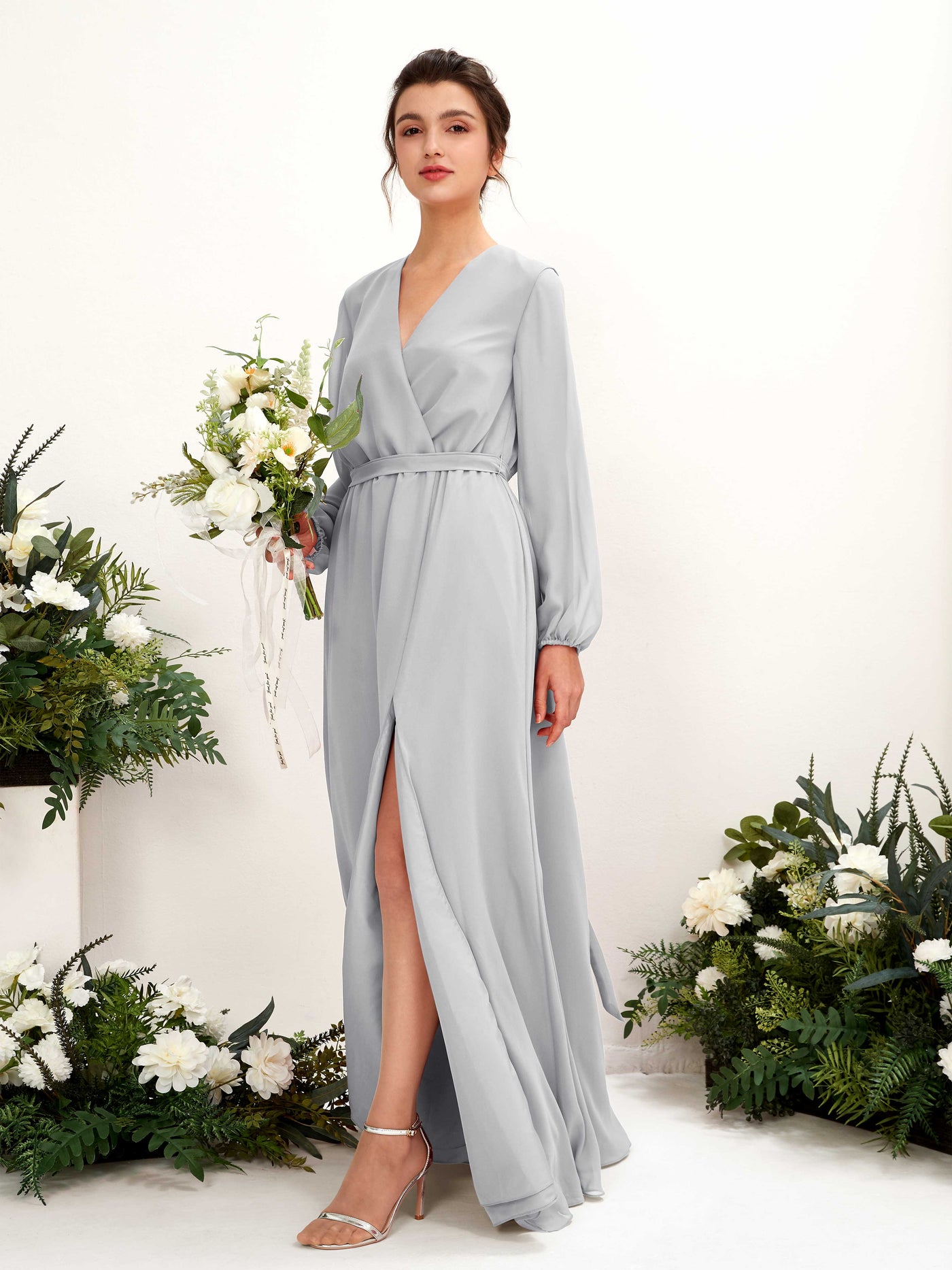 Carlyna Vestido línea A escote en V manga larga hasta el suelo dama de honor Plata #color_plata