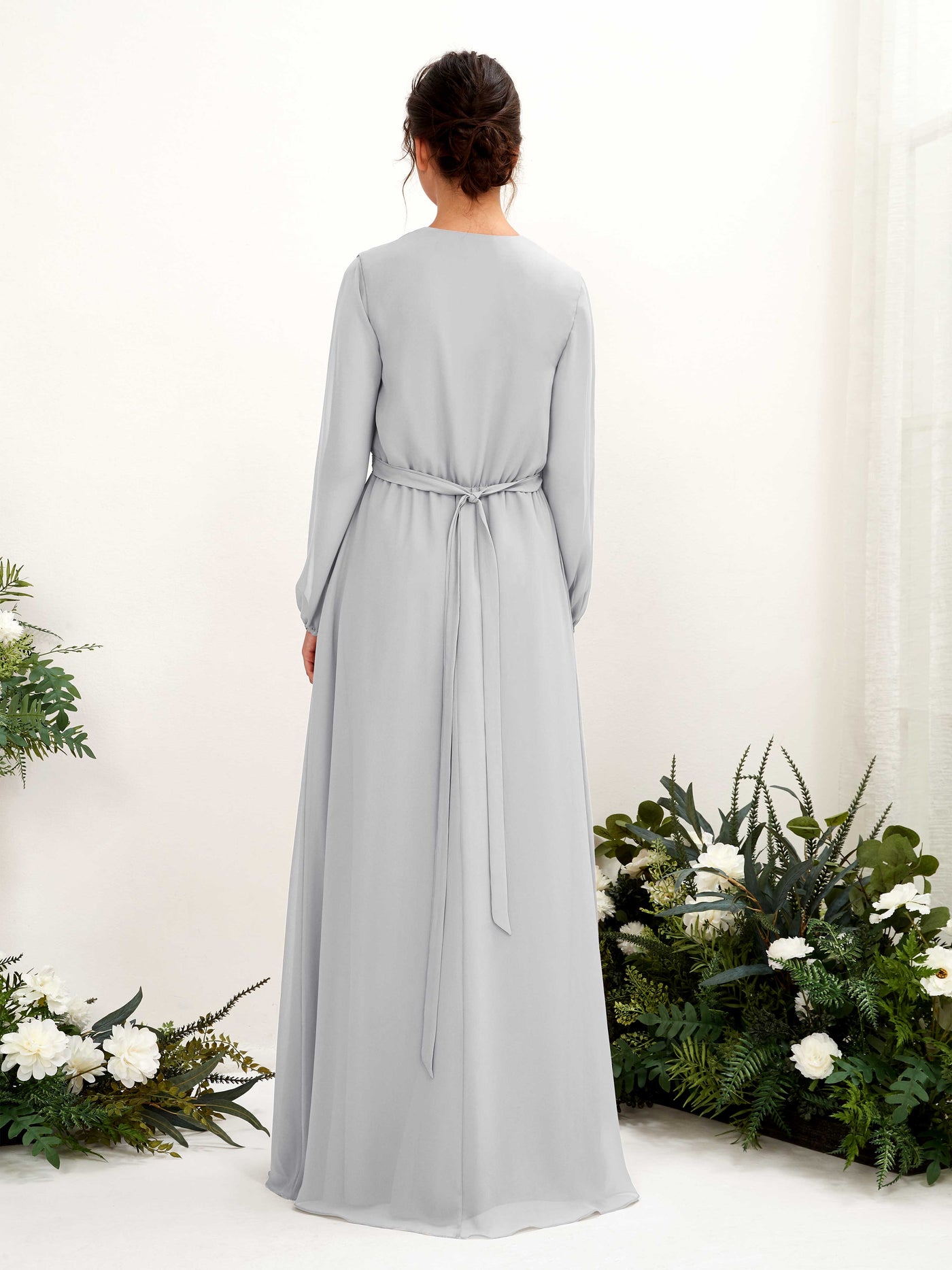 Carlyna Vestido línea A escote en V manga larga hasta el suelo dama de honor Plata #color_plata
