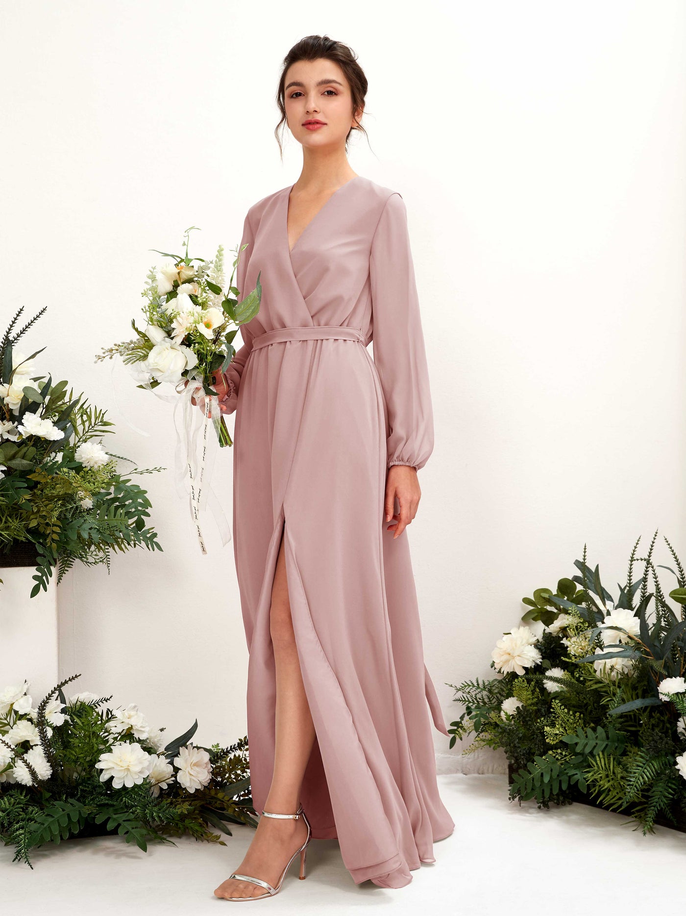Carlyna Vestido línea A escote en V manga larga hasta el suelo dama de honor Rosa Polvorienta #color_rosa-polvorienta