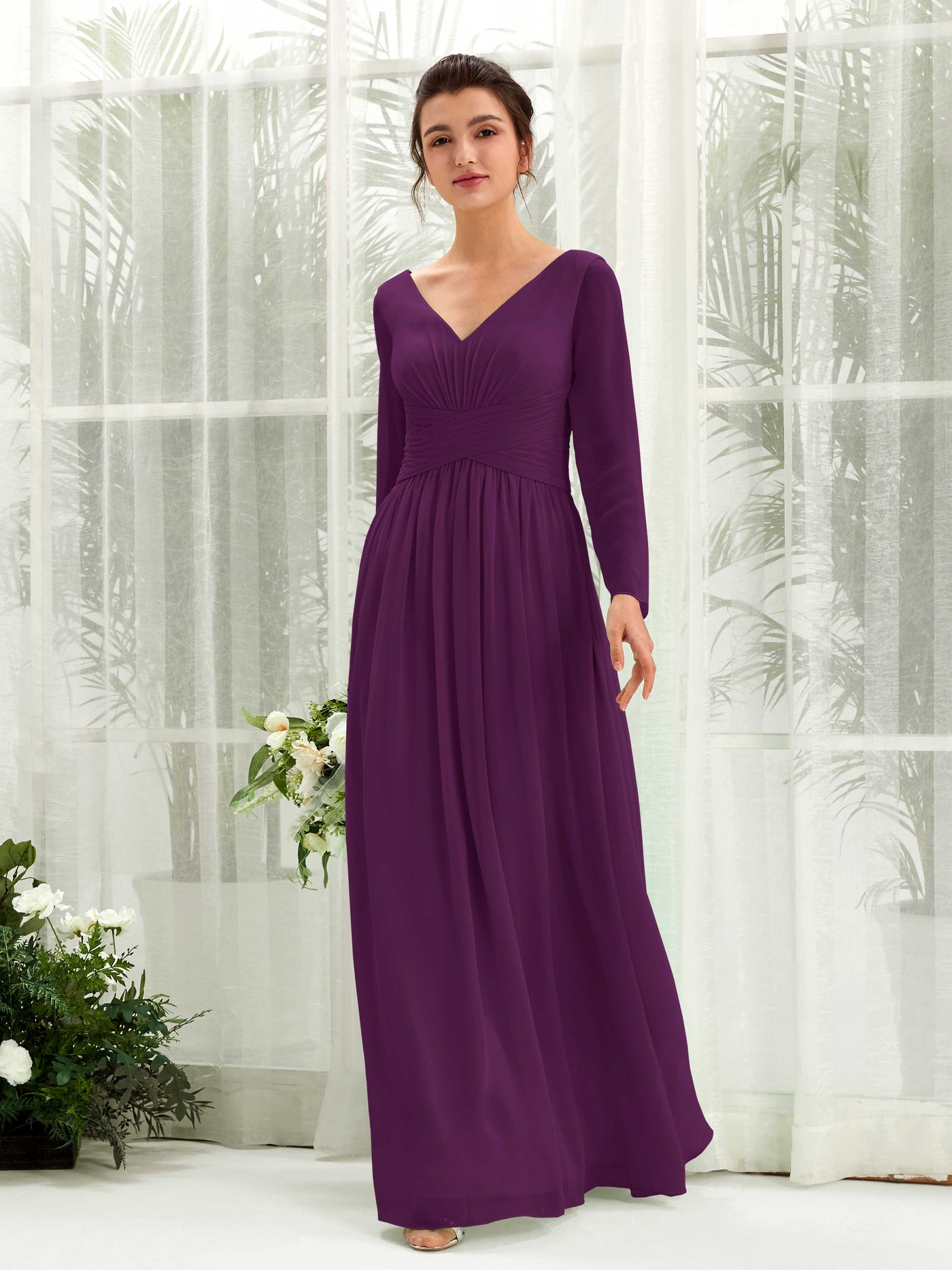 Carlyna Vestido línea A Escote en V Manga larga hasta el suelo dama de honor Uva #color_uva