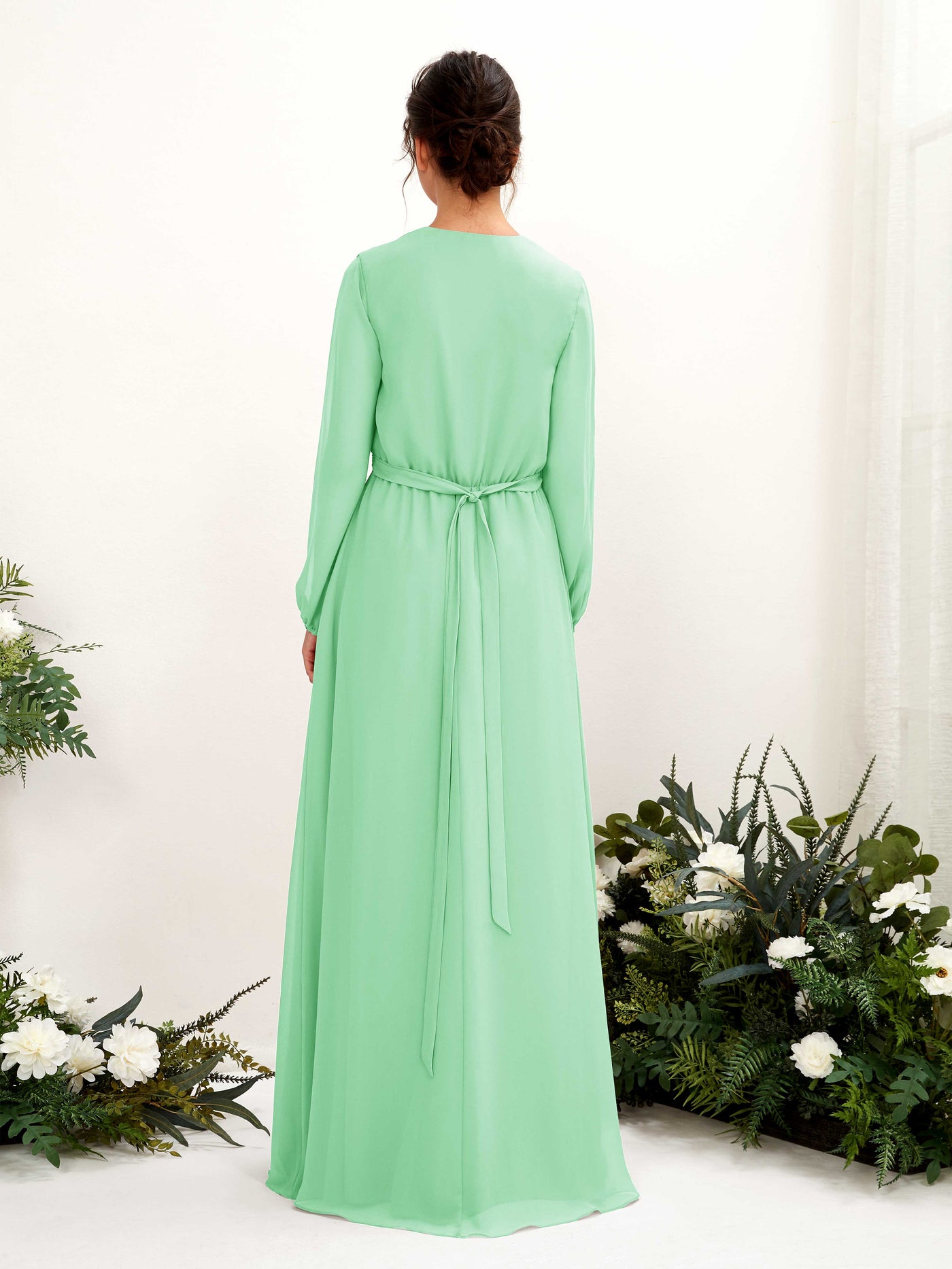 Carlyna Vestido línea A escote en V manga larga hasta el suelo dama de honor Verde Menta #color_verde-menta