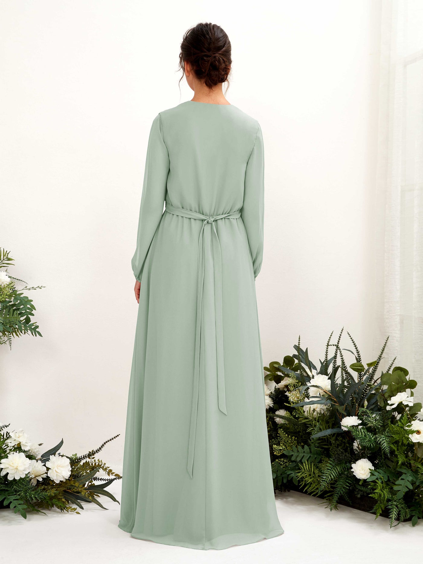Carlyna Vestido línea A escote en V manga larga hasta el suelo dama de honor Verde Salvia #color_verde-salvia
