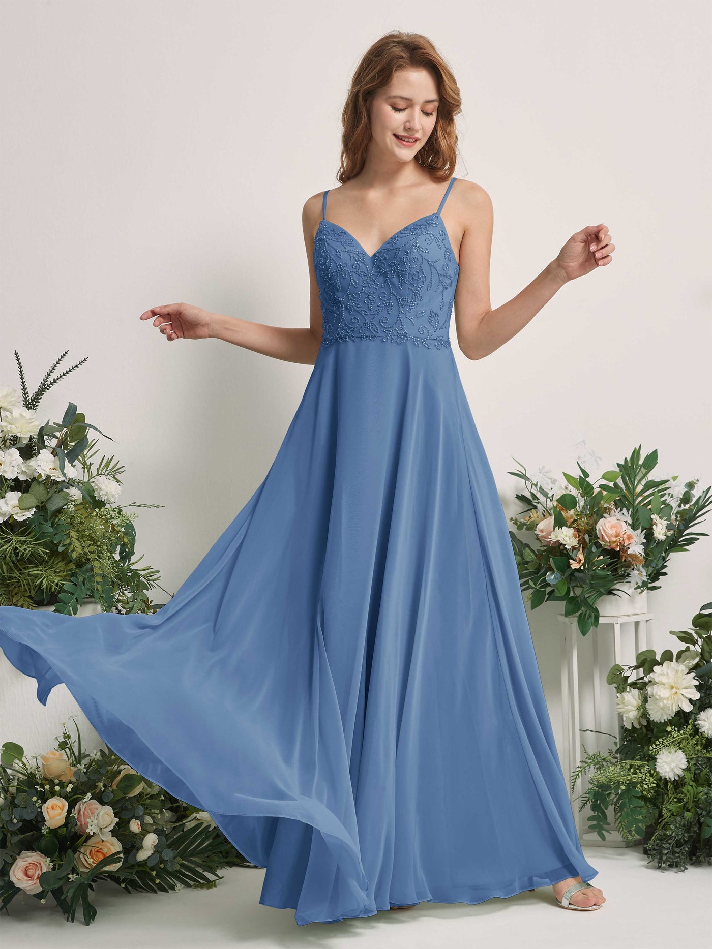 Carlyna Vestido línea A Escote en V Tirantes finos Hasta el suelo Dama de honor Azul polvoriento #color_azul-polvoriento