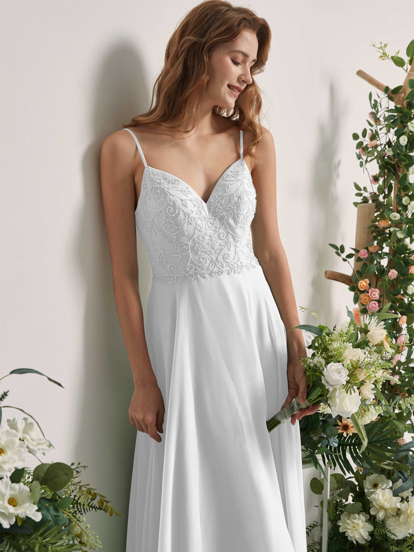 Carlyna Vestido línea A Escote en V Tirantes finos Hasta el suelo Dama de honor Blanco #color_blanco