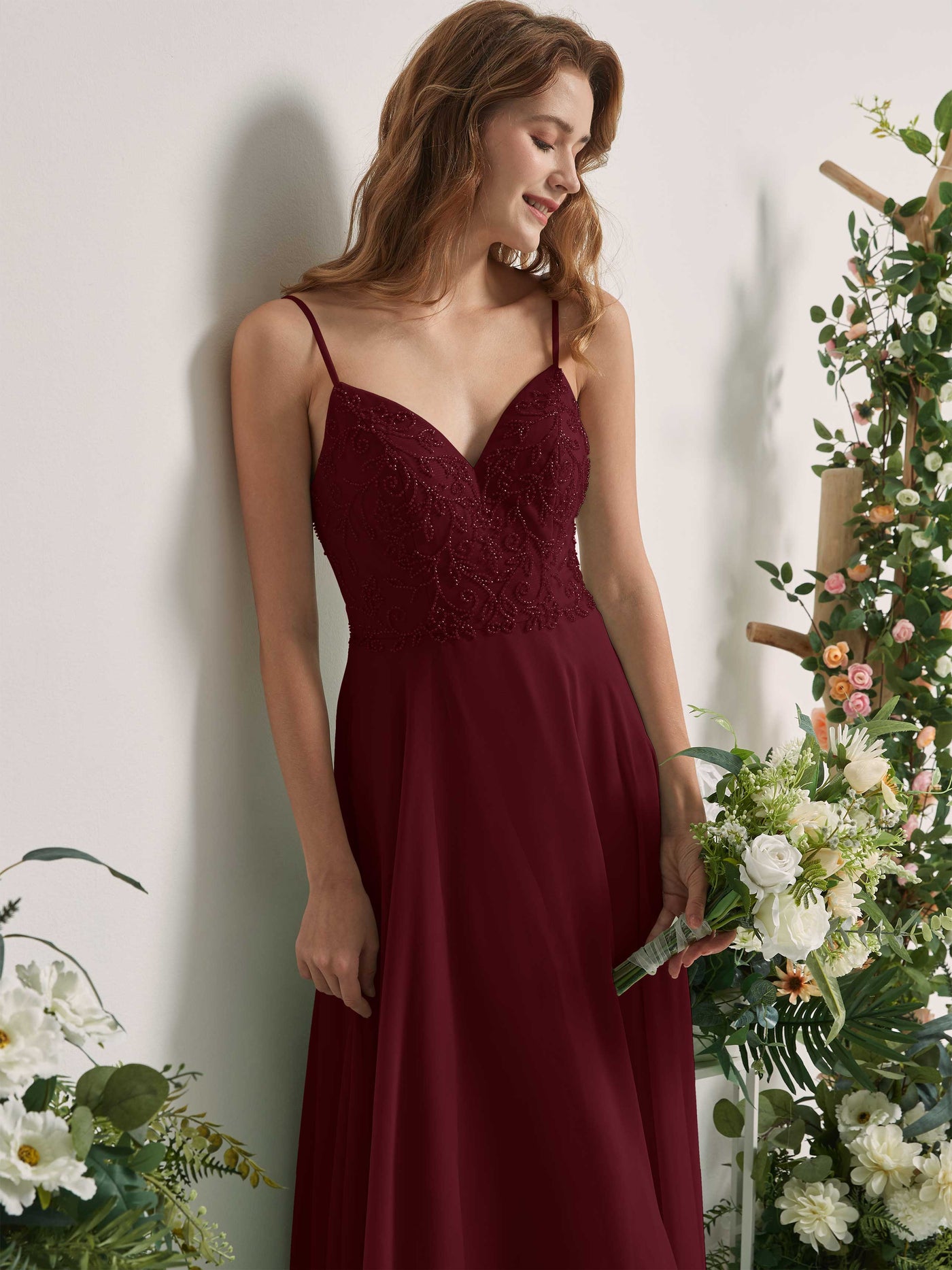 Carlyna Vestido línea A Escote en V Tirantes finos Hasta el suelo Dama de honor Borgoña #color_borgo-a