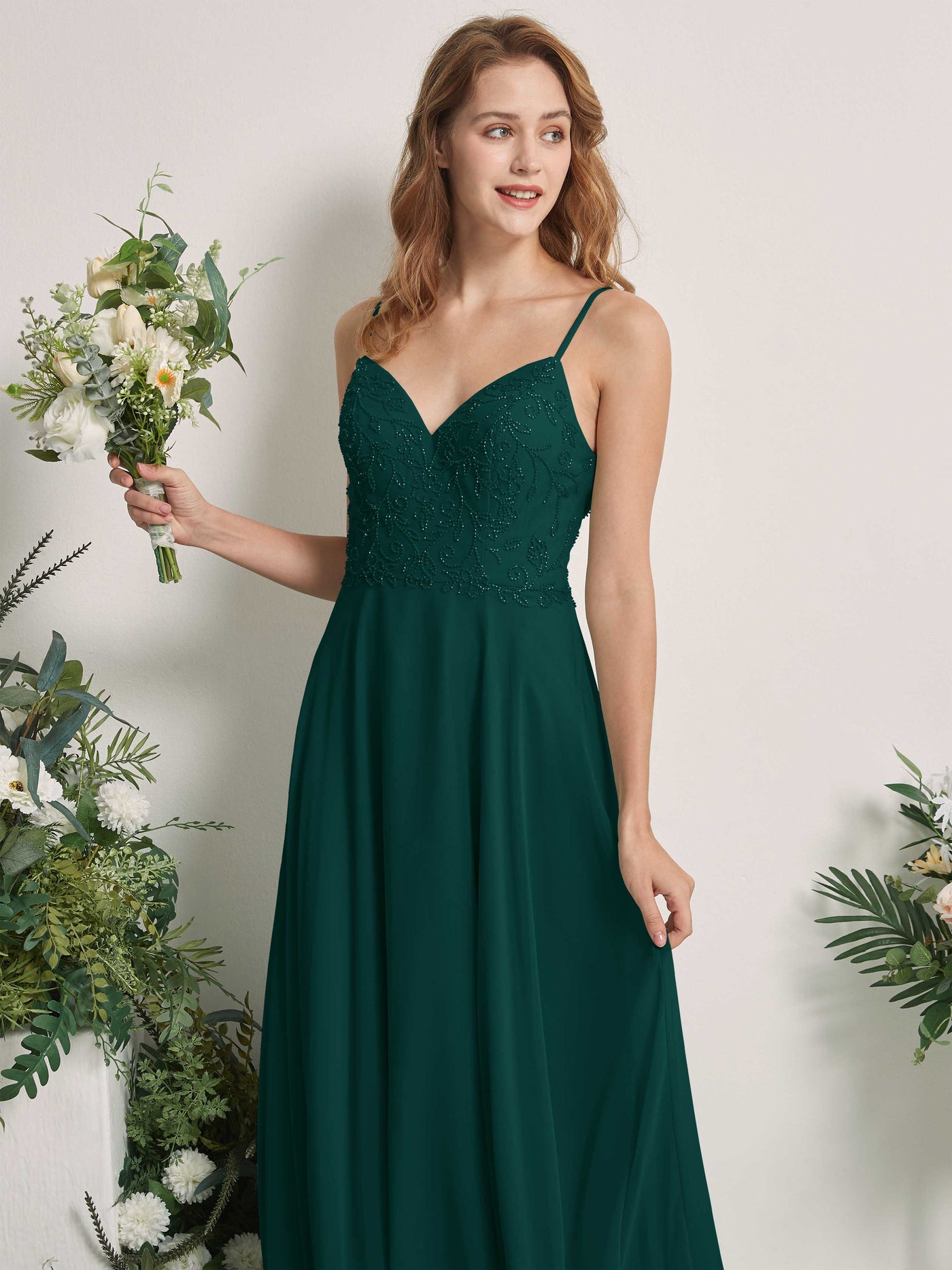 Carlyna Vestido línea A Escote en V Tirantes finos Hasta el suelo Dama de honor Esmeralda Oscuro #color_esmeralda-oscuro