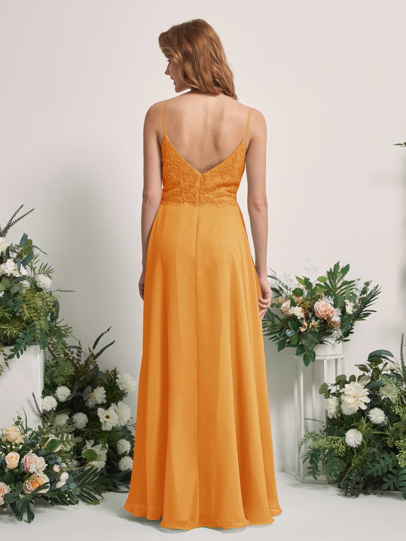 Carlyna Vestido línea A Escote en V Tirantes finos Hasta el suelo Dama de honor Mango #color_mango