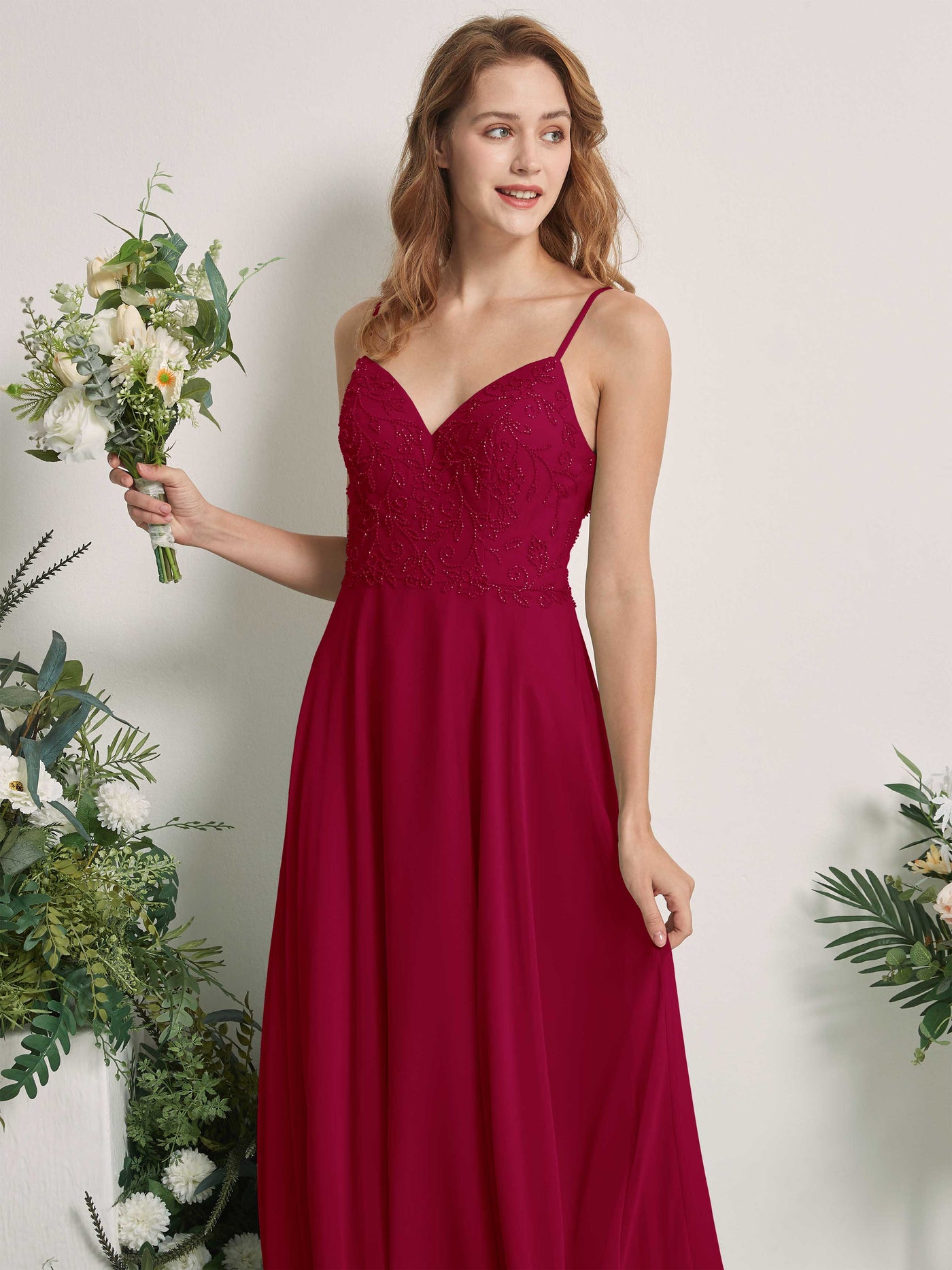 Carlyna Vestido línea A Escote en V Tirantes finos Hasta el suelo Dama de honor Rojo Bufón #color_rojo-buf-n