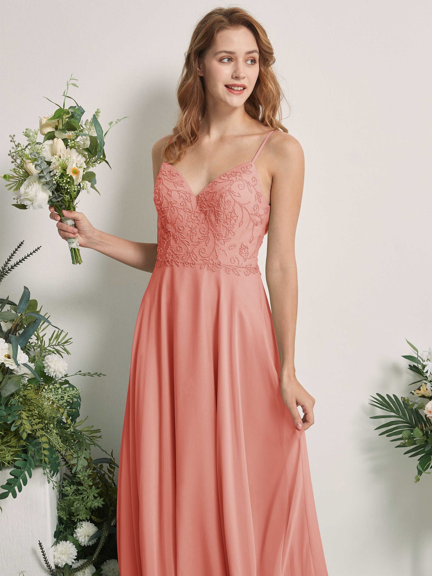 Carlyna Vestido línea A Escote en V Tirantes finos Hasta el suelo Dama de honor Rosa Champán #color_rosa-champ-n