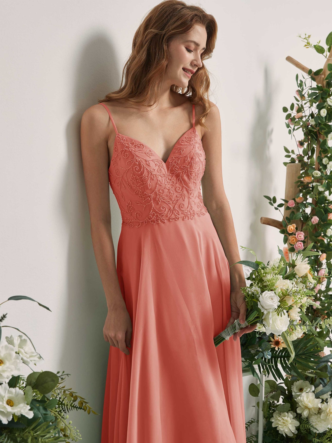 Carlyna Vestido línea A Escote en V Tirantes finos Hasta el suelo Dama de honor Rosa Champán #color_rosa-champ-n