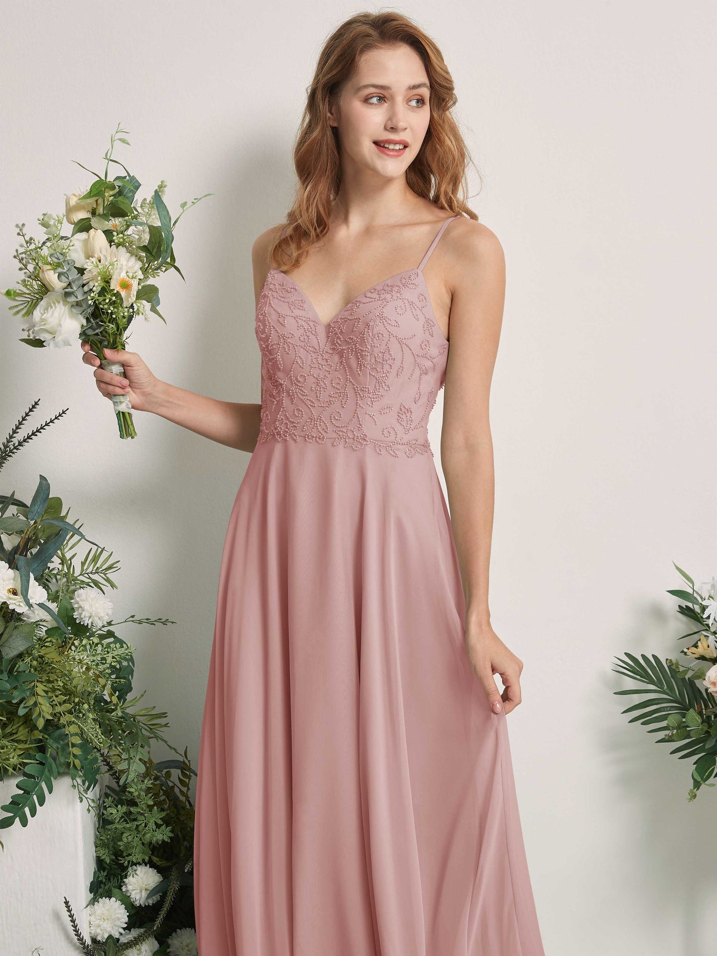 Carlyna Vestido línea A Escote en V Tirantes finos Hasta el suelo Dama de honor Rosa Polvorienta #color_rosa-polvorienta