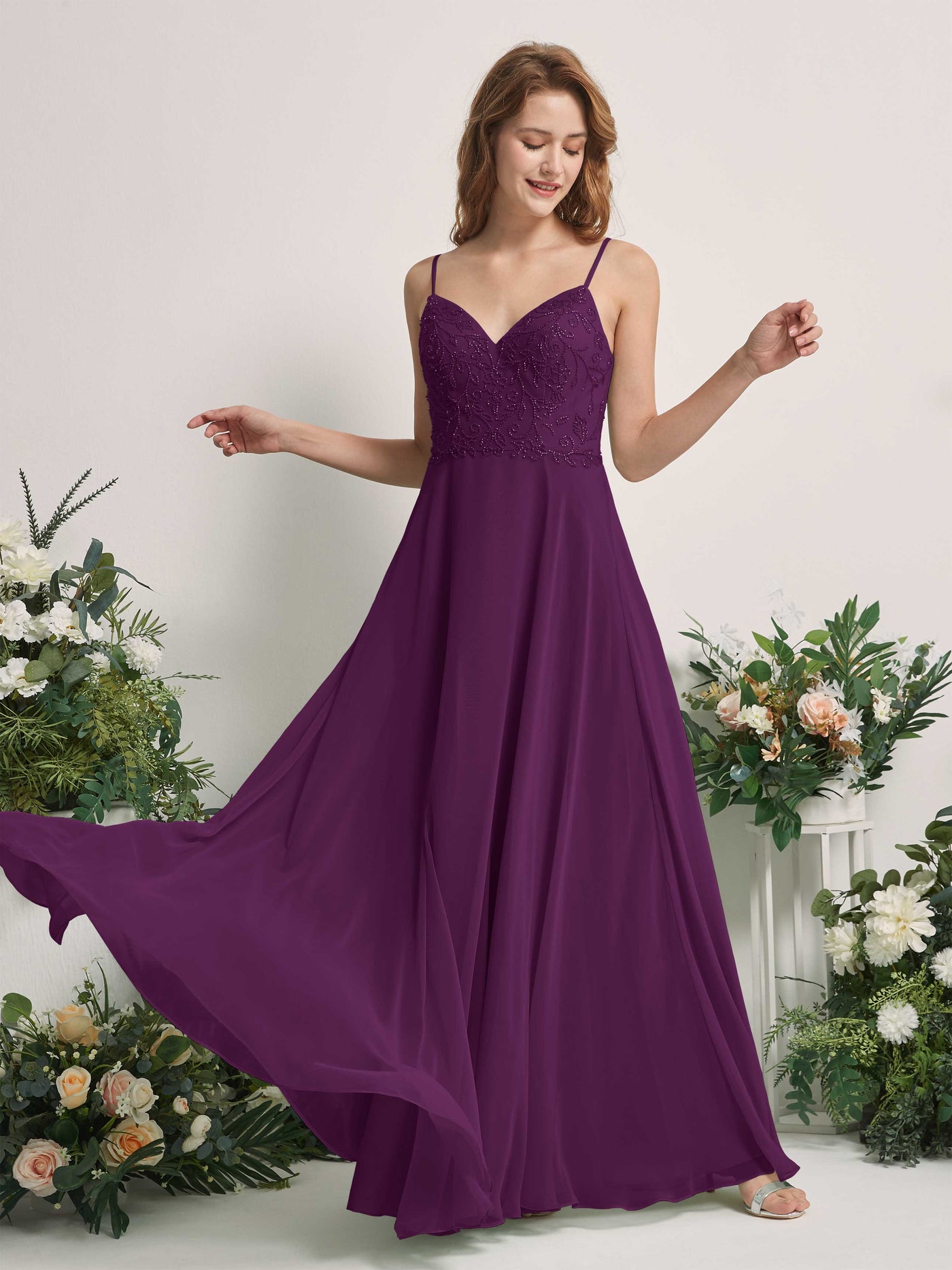 Carlyna Vestido línea A Escote en V Tirantes finos Hasta el suelo Dama de honor Uva #color_uva