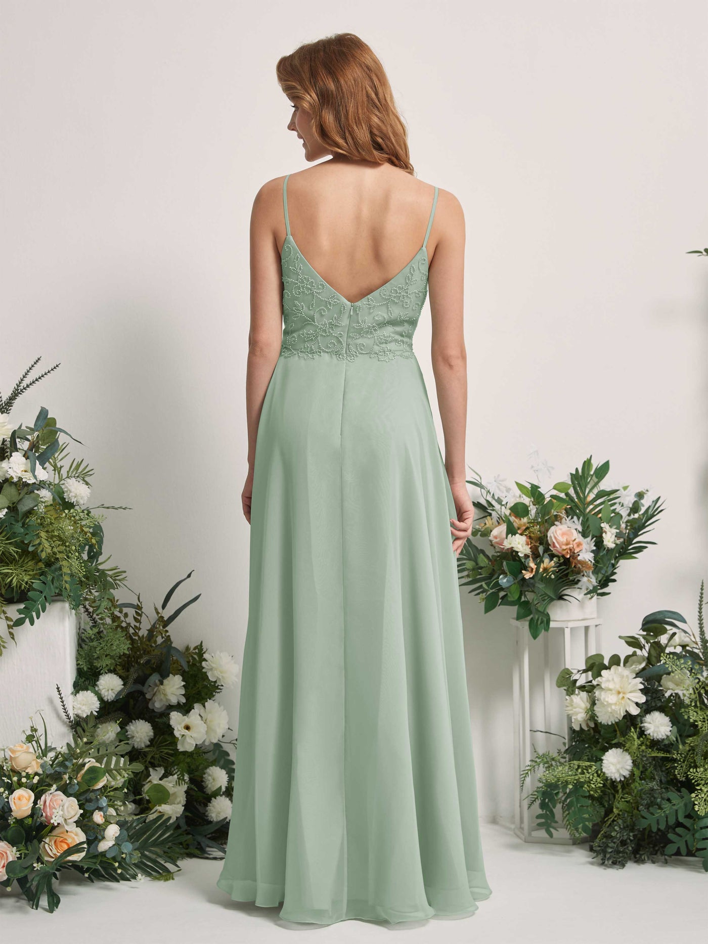 Carlyna Vestido línea A Escote en V Tirantes finos Hasta el suelo Dama de honor Verde Salvia #color_verde-salvia
