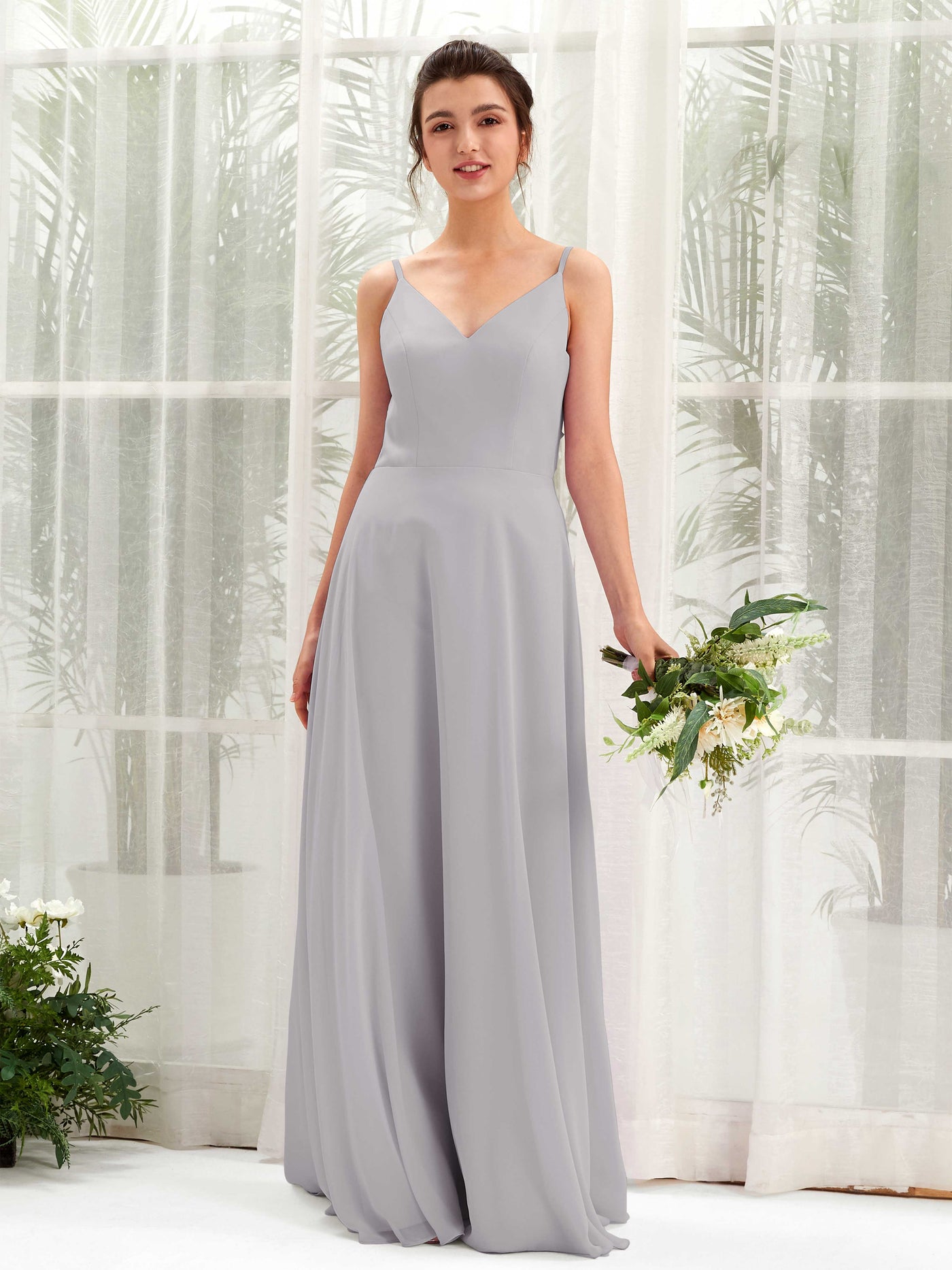 Carlyna Vestido línea A escote en V tirantes finos vestido dama de honor Gris Paloma #color_gris-paloma