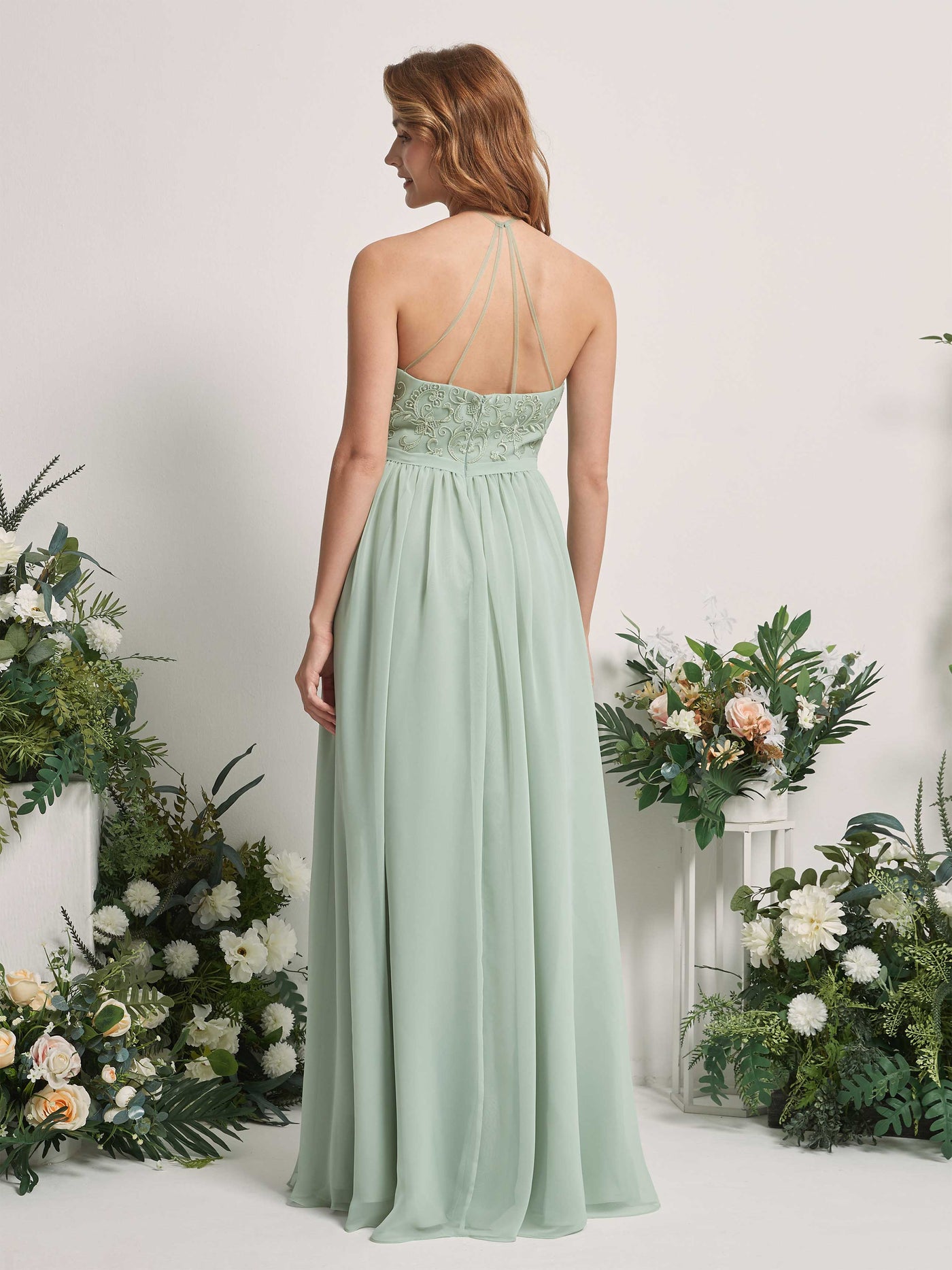 Carlyna Vestido línea A escote ilusión hasta el suelo gasa vestido de dama de honor Verde Salvia #color_verde-salvia