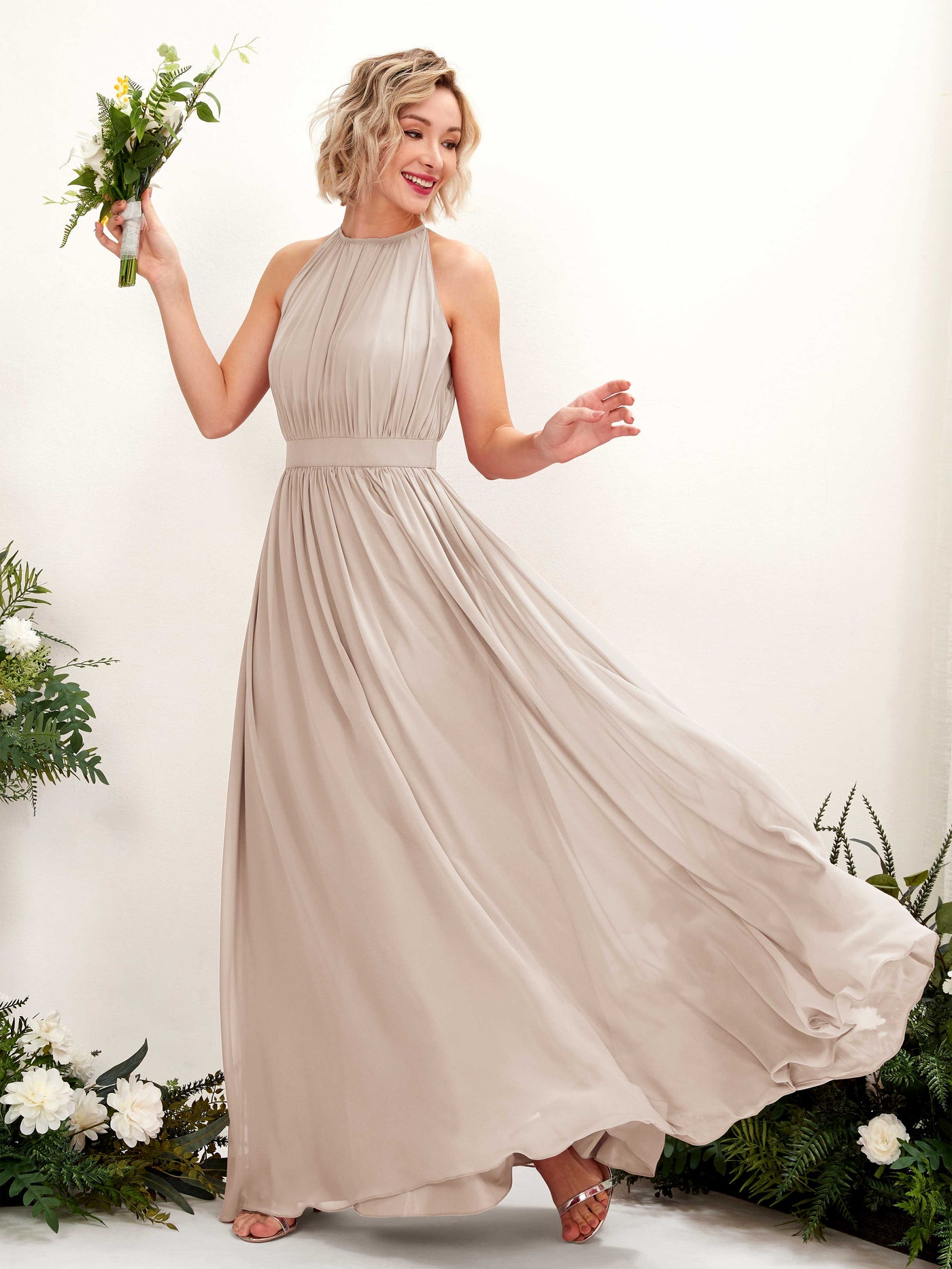 Carlyna Vestido Línea A Hasta el suelo Cuello redondo Gasa Vestidos de dama de honor Champán #color_champ-n