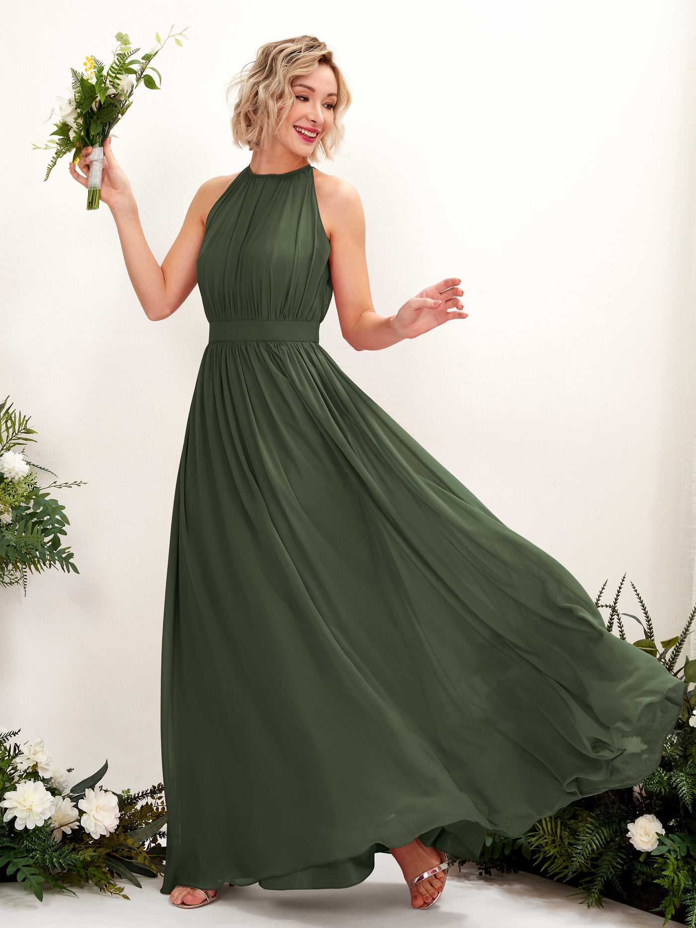 Carlyna Vestido Línea A Hasta el suelo Cuello redondo Gasa Vestidos de dama de honor Oliva Martini #color_oliva-martini