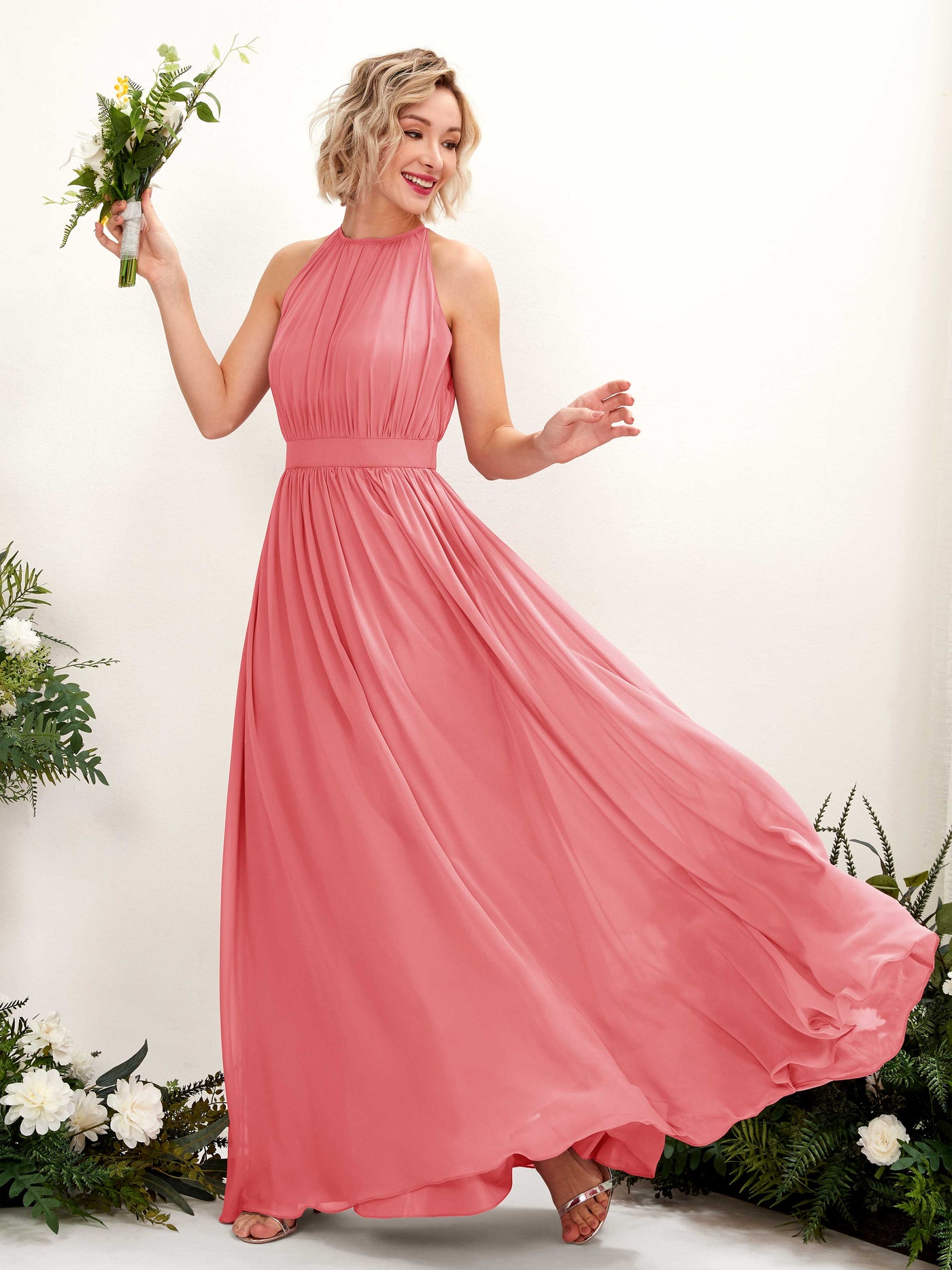 Carlyna Vestido Línea A Hasta el suelo Cuello redondo Gasa Vestidos de dama de honor Rosa Coral #color_rosa-coral
