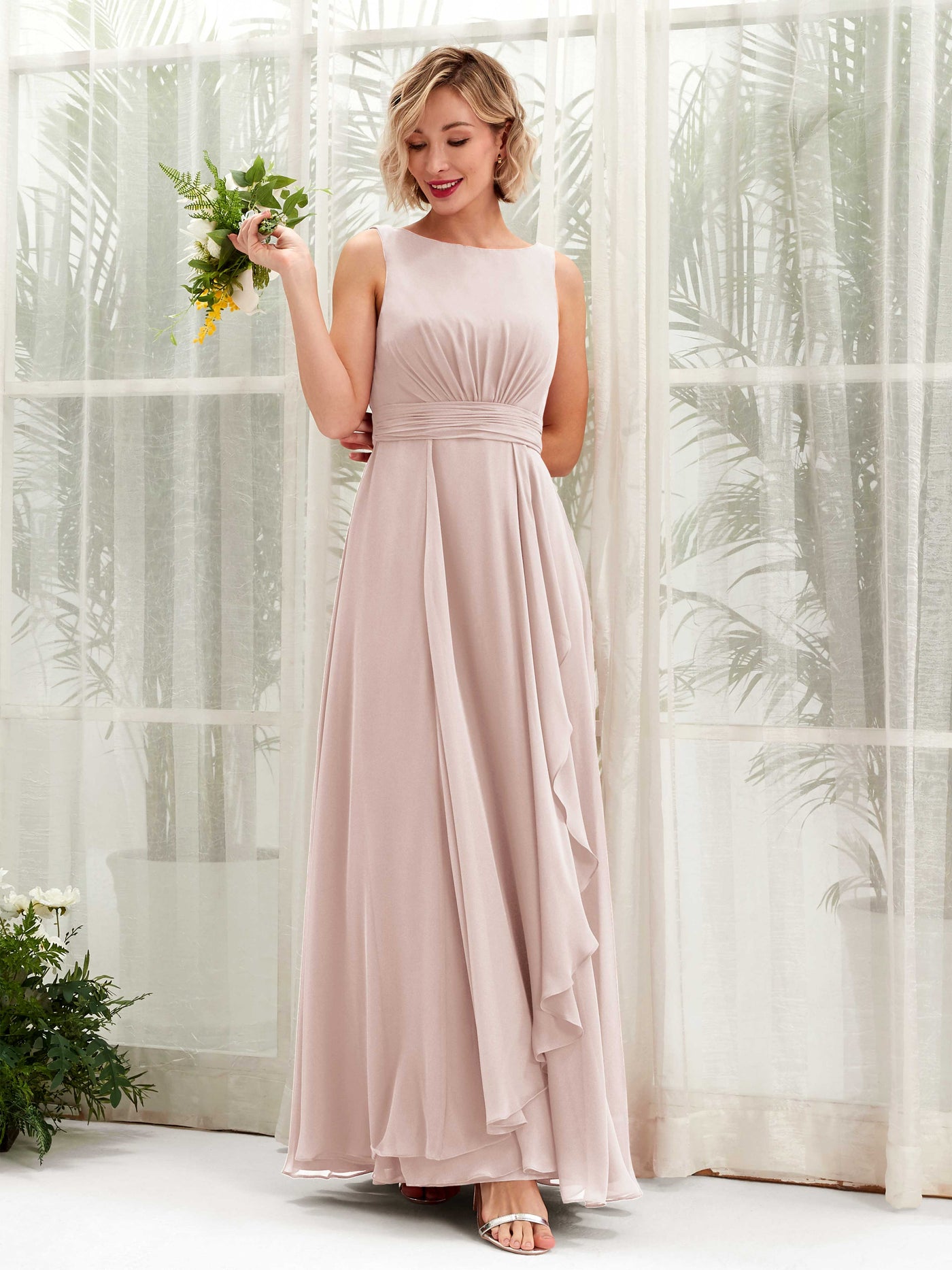 Carlyna Vestido línea A hasta el suelo escote bandeja dama de honor Biscotti #color_biscotti