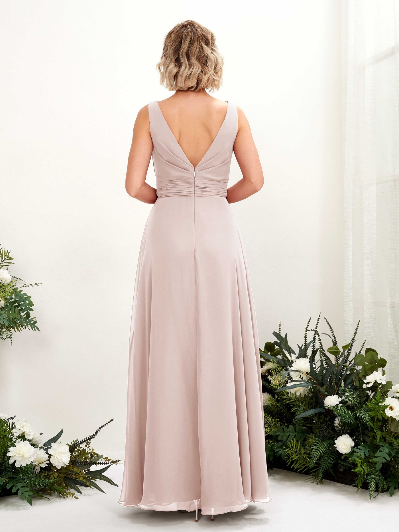 Carlyna Vestido línea A hasta el suelo escote bandeja dama de honor Biscotti #color_biscotti