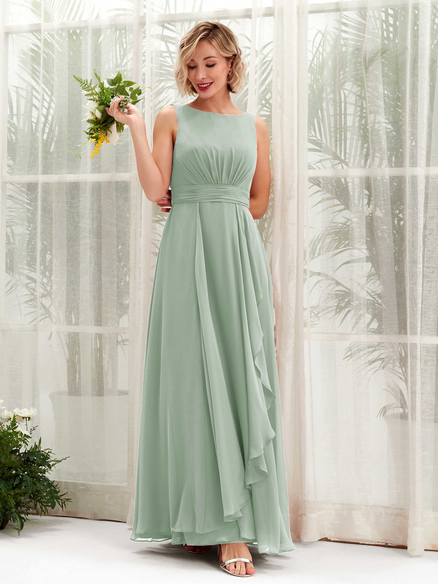 Carlyna Vestido línea A hasta el suelo escote bandeja dama de honor Verde Salvia #color_verde-salvia