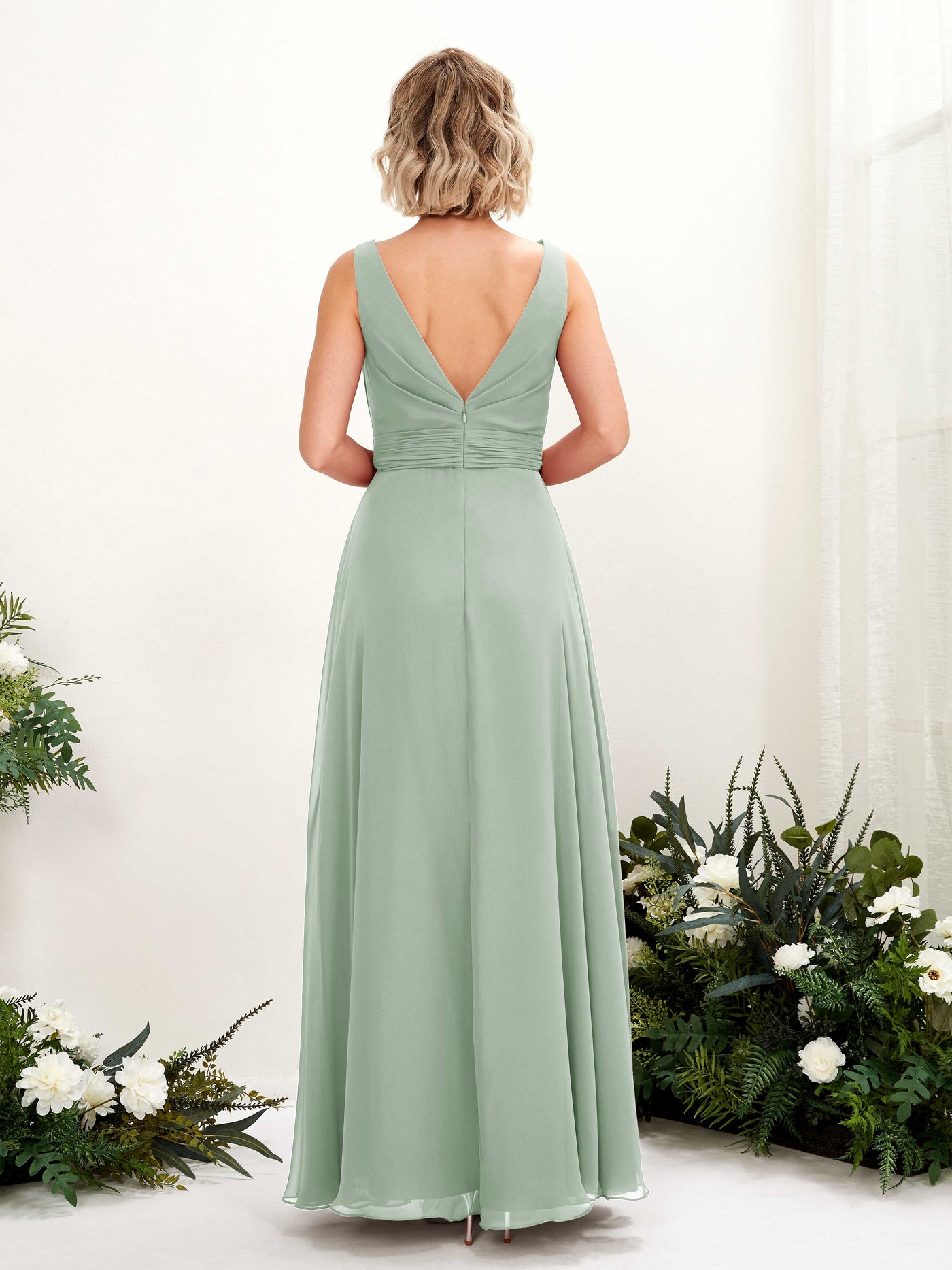 Carlyna Vestido línea A hasta el suelo escote bandeja dama de honor Verde Salvia #color_verde-salvia