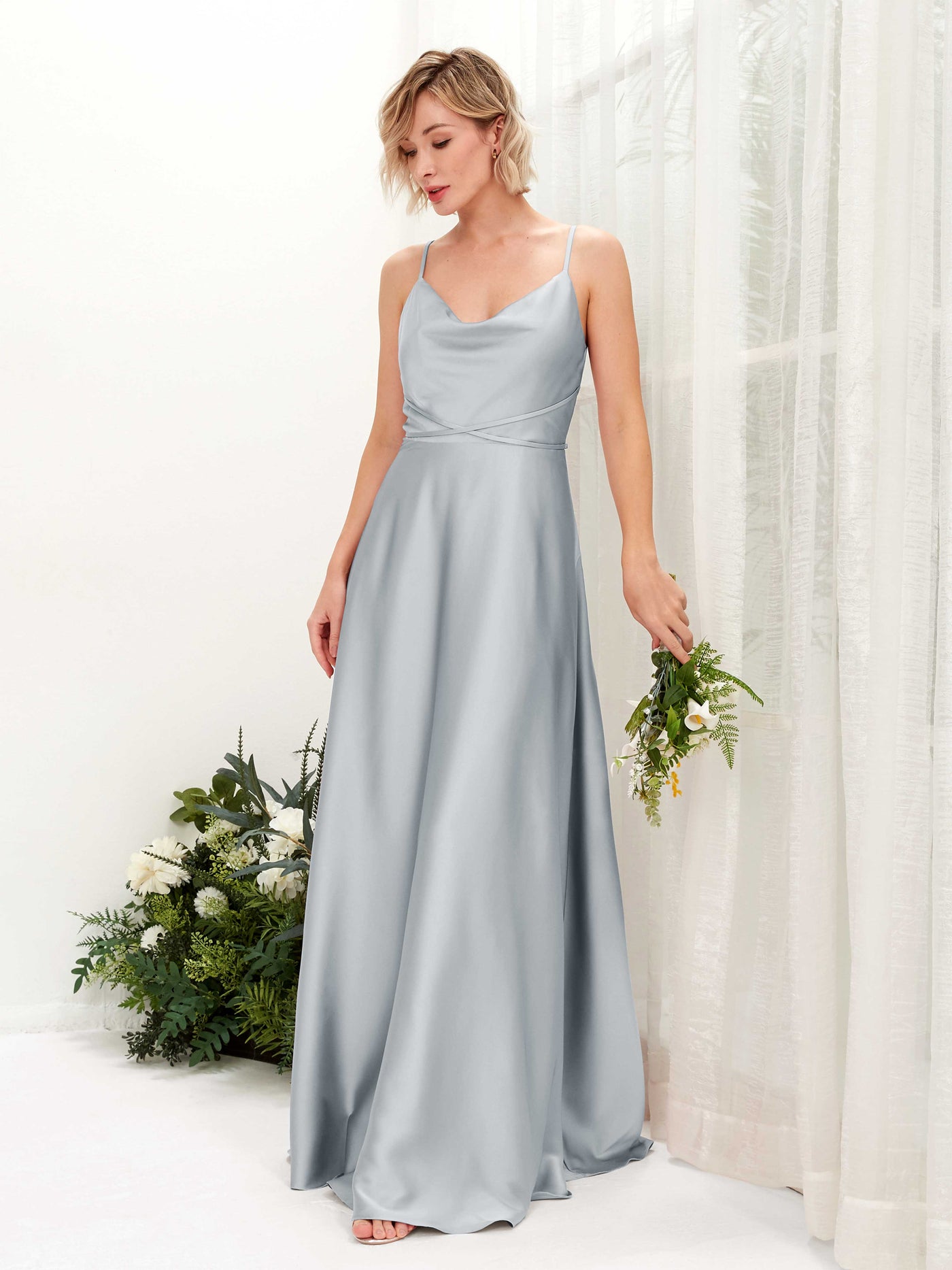 Carlyna Vestido Línea A Hasta el Suelo Escote Drapeado Vestidos de Dama de Honor Azul Bebé #color_azul-beb