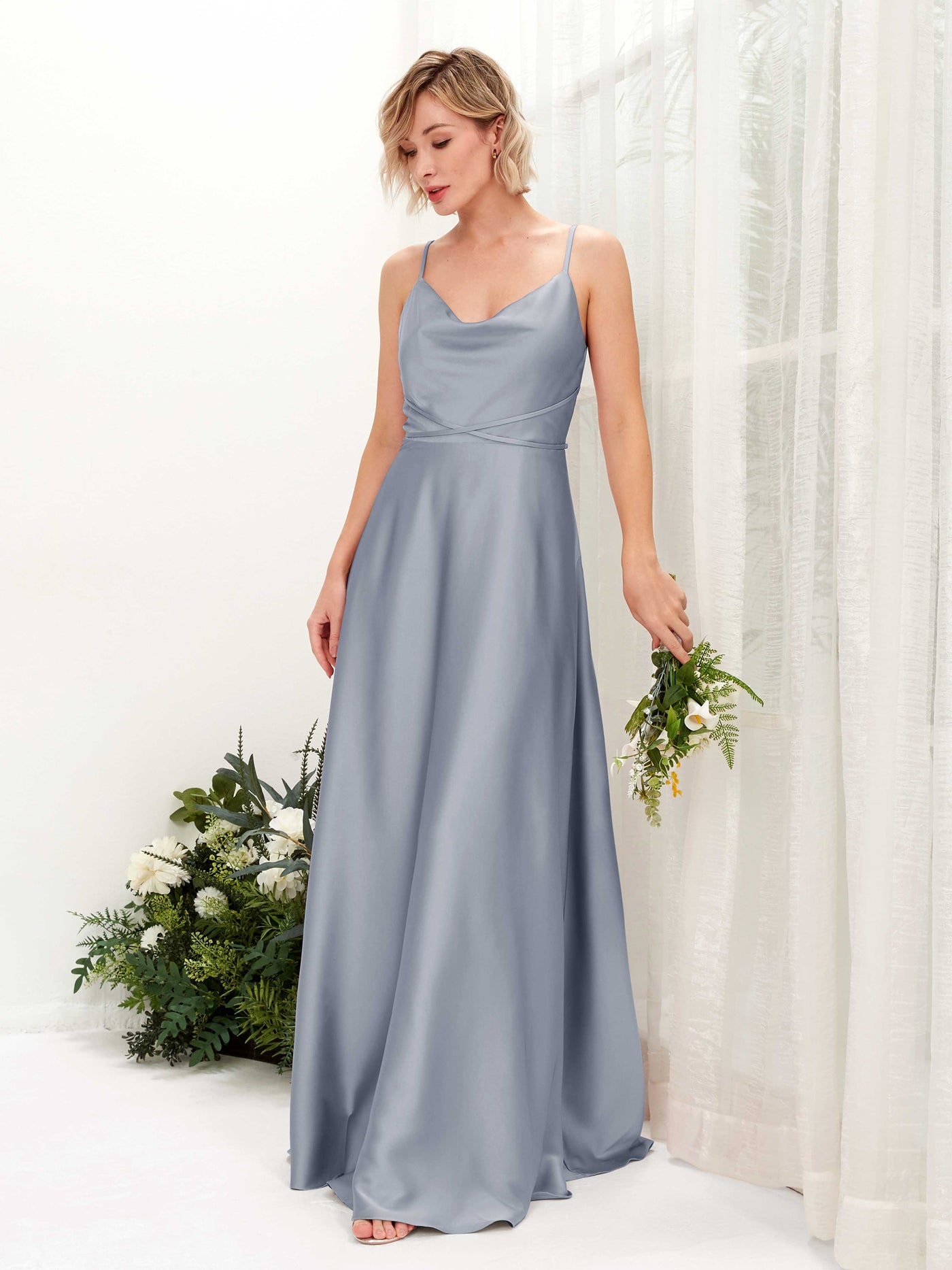 Carlyna Vestido Línea A Hasta el Suelo Escote Drapeado Vestidos de Dama de Honor Azul Polvoriento #color_azul-polvoriento