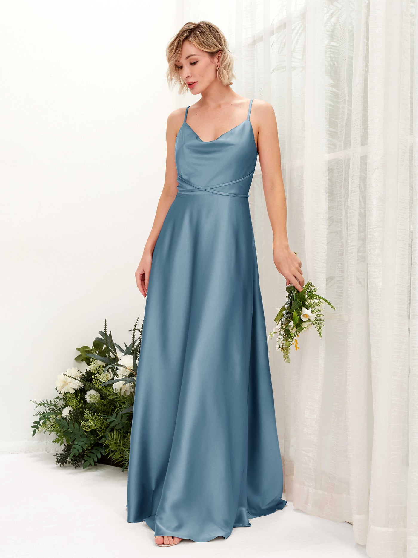 Carlyna Vestido Línea A Hasta el Suelo Escote Drapeado Vestidos de Dama de Honor Azul Tinta #color_azul-tinta