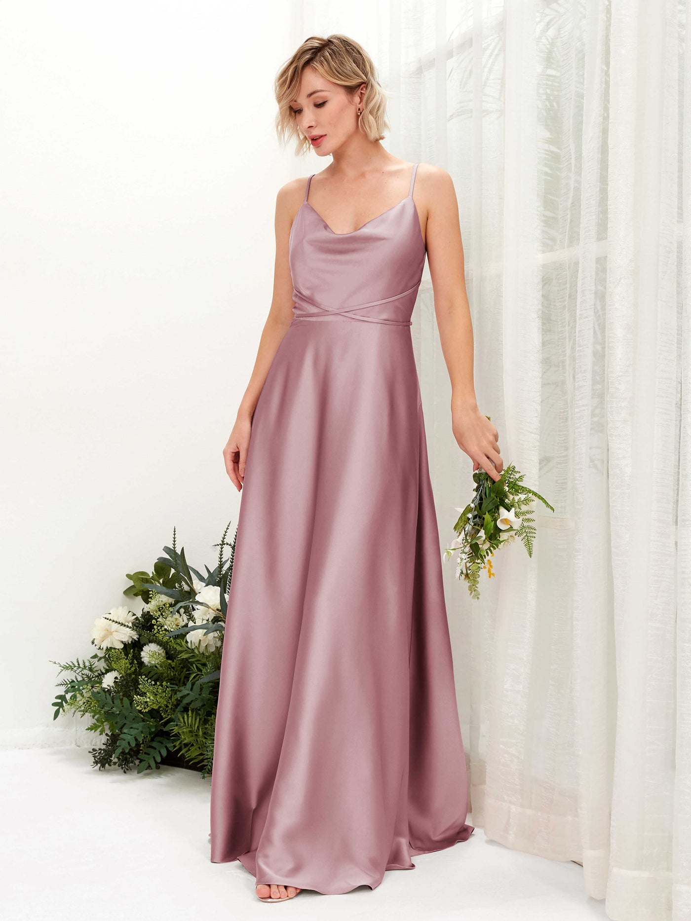 Carlyna Vestido Línea A Hasta el Suelo Escote Drapeado Vestidos de Dama de Honor Cuarzo Rosa #color_cuarzo-rosa