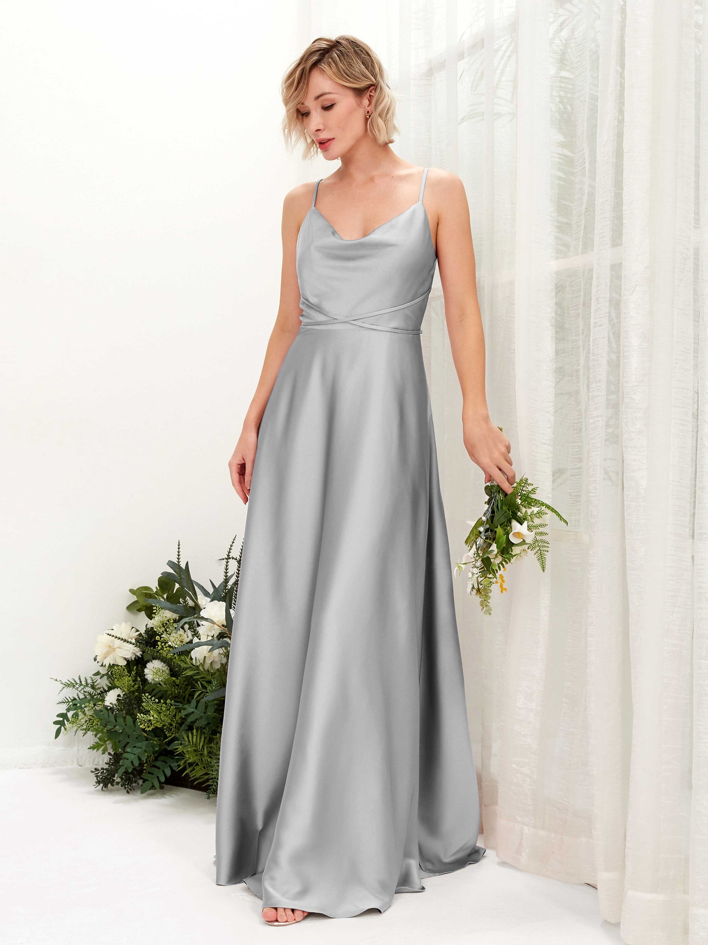 Carlyna Vestido Línea A Hasta el Suelo Escote Drapeado Vestidos de Dama de Honor Gris Paloma #color_gris-paloma
