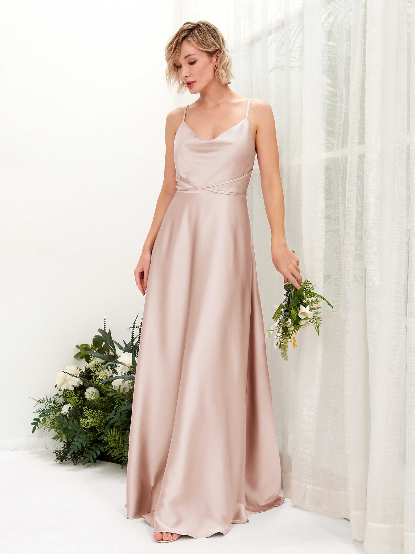 Carlyna Vestido Línea A Hasta el Suelo Escote Drapeado Vestidos de Dama de Honor Rosa Perla #color_rosa-perla