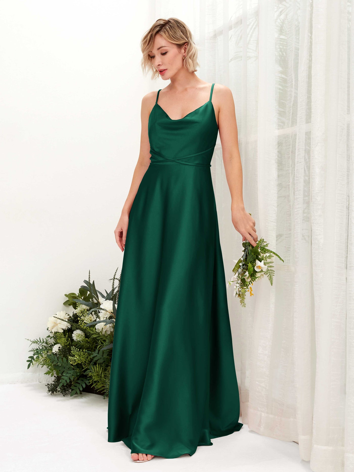 Carlyna Vestido Línea A Hasta el Suelo Escote Drapeado Vestidos de Dama de Honor Verde Militer #color_verde-militer