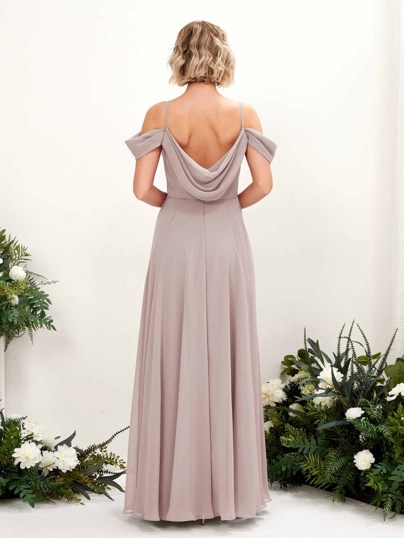 Carlyna Vestido Línea A Hombros caídos Hasta el suelo Gasa dama de honor Gris Pardo #color_gris-pardo