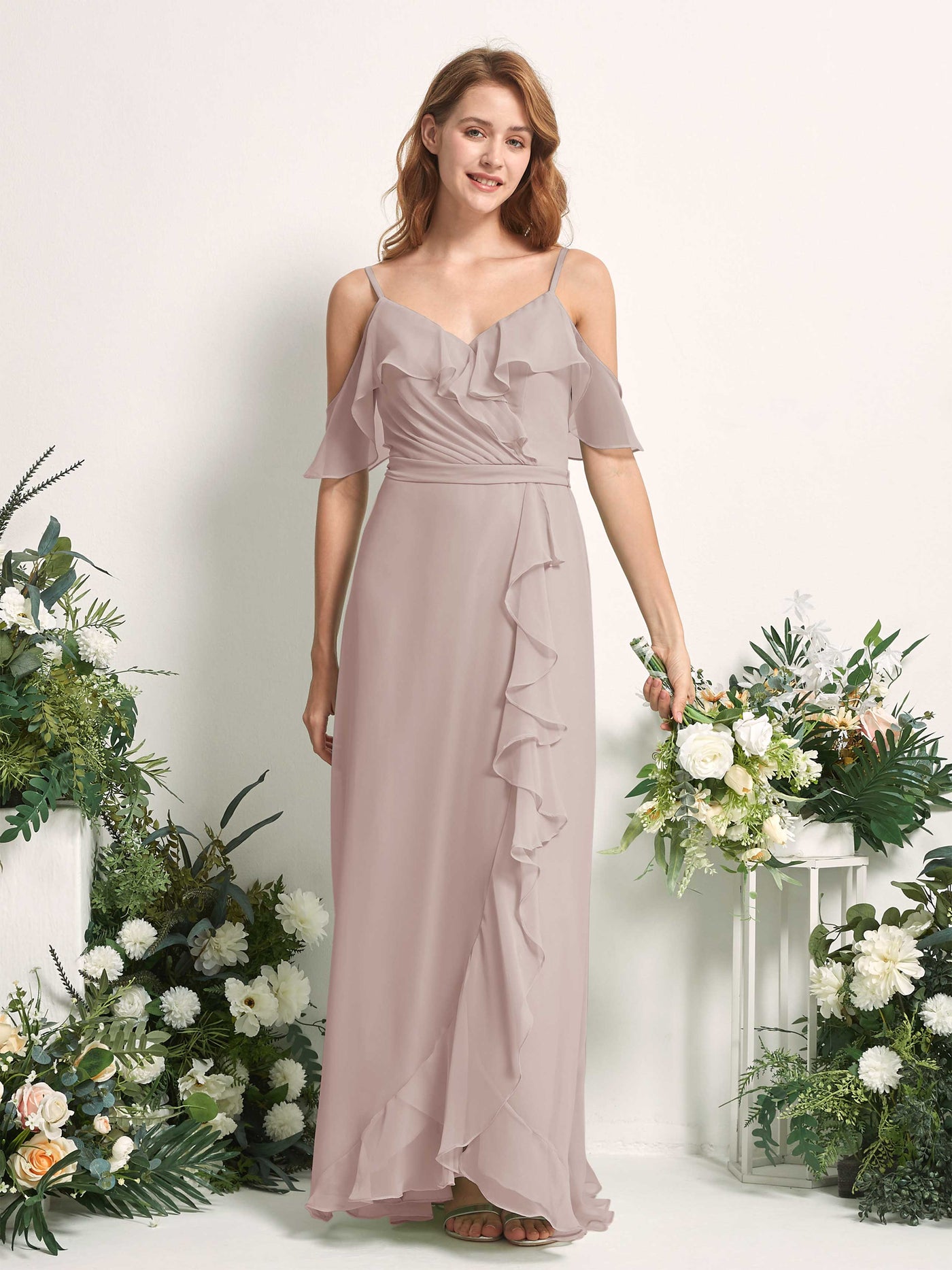 Carlyna Vestido Línea A Hombros Caídos Hasta el suelo Gasa Dama de honor Gris Pardo #color_gris-pardo