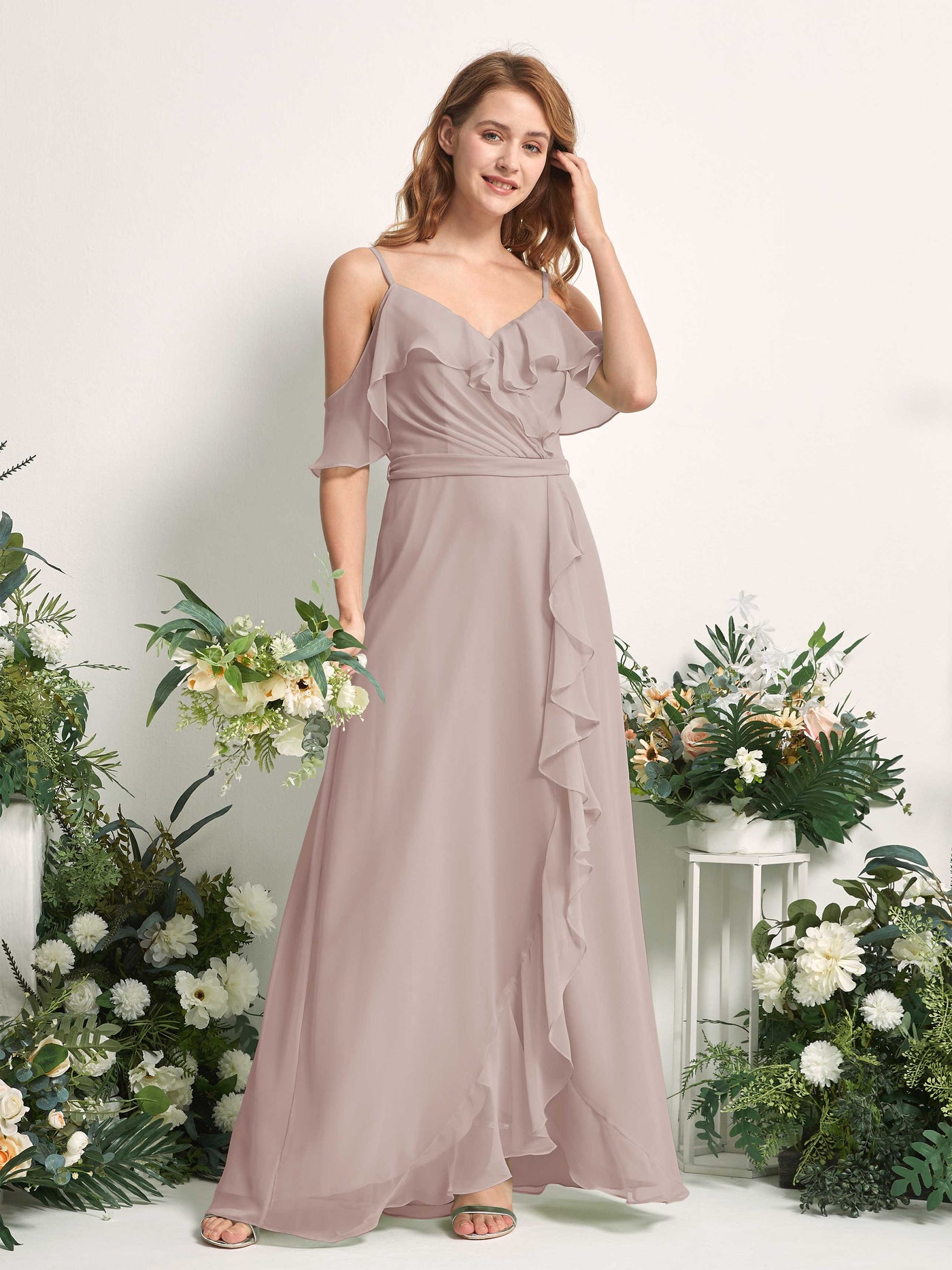 Carlyna Vestido Línea A Hombros Caídos Hasta el suelo Gasa Dama de honor Gris Pardo #color_gris-pardo