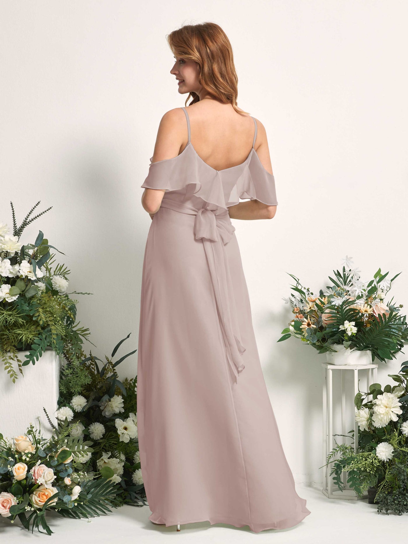 Carlyna Vestido Línea A Hombros Caídos Hasta el suelo Gasa Dama de honor Gris Pardo #color_gris-pardo