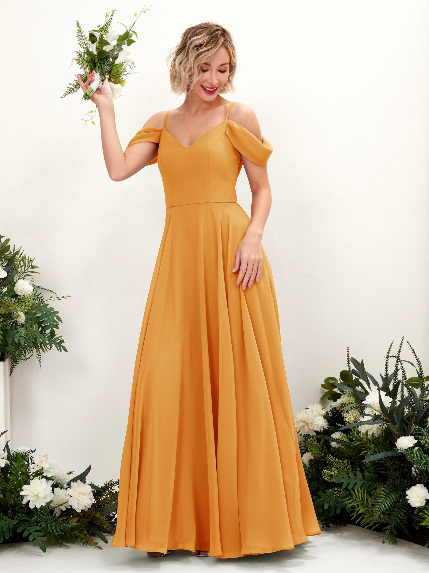 Carlyna Vestido Línea A Hombros caídos Hasta el suelo Gasa dama de honor Mango #color_mango