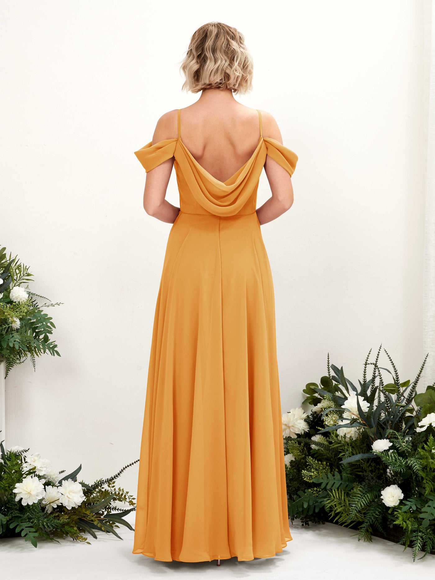 Carlyna Vestido Línea A Hombros caídos Hasta el suelo Gasa dama de honor Mango #color_mango
