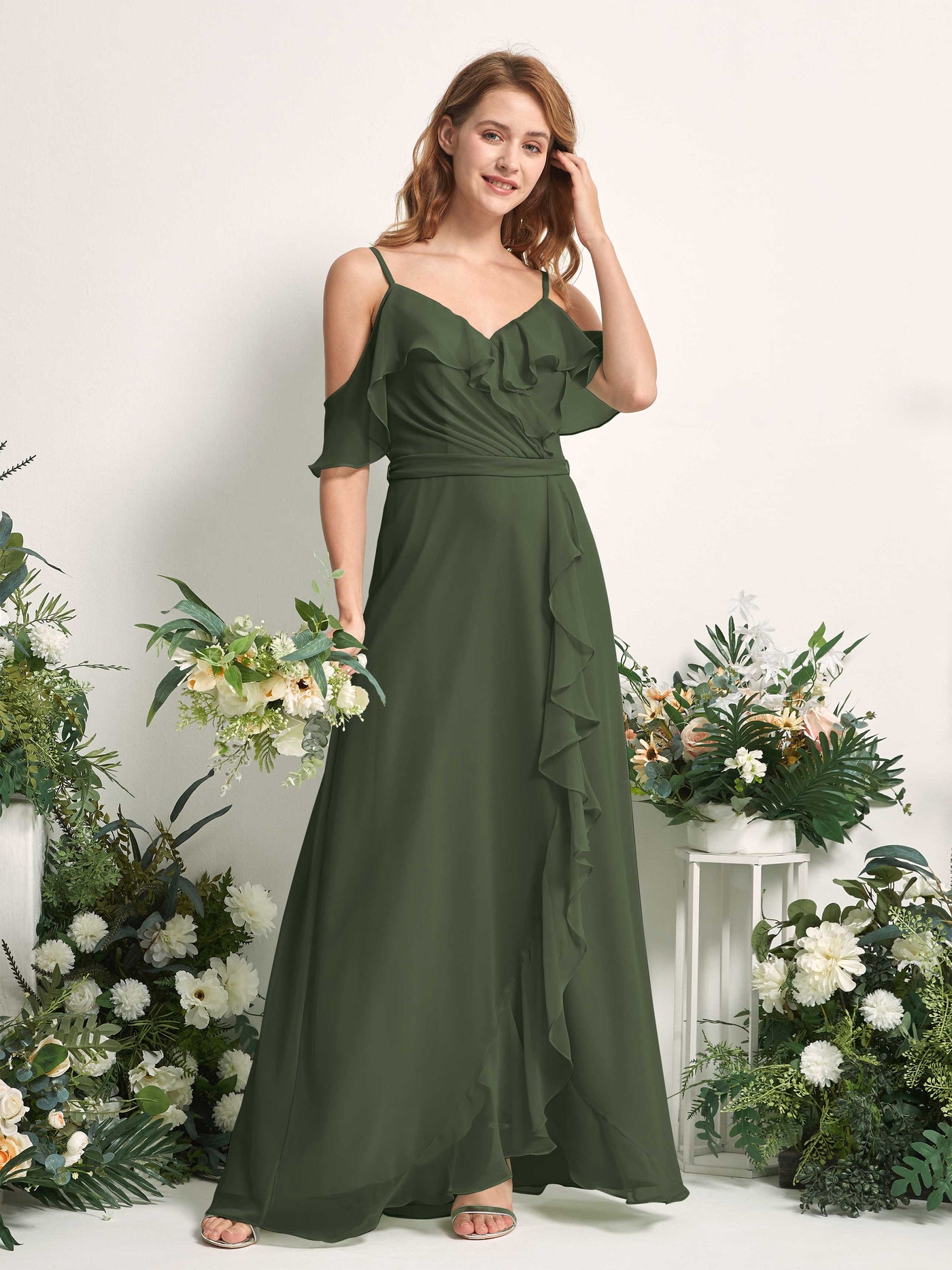Carlyna Vestido Línea A Hombros Caídos Hasta el suelo Gasa Dama de honor Oliva Martini #color_oliva-martini
