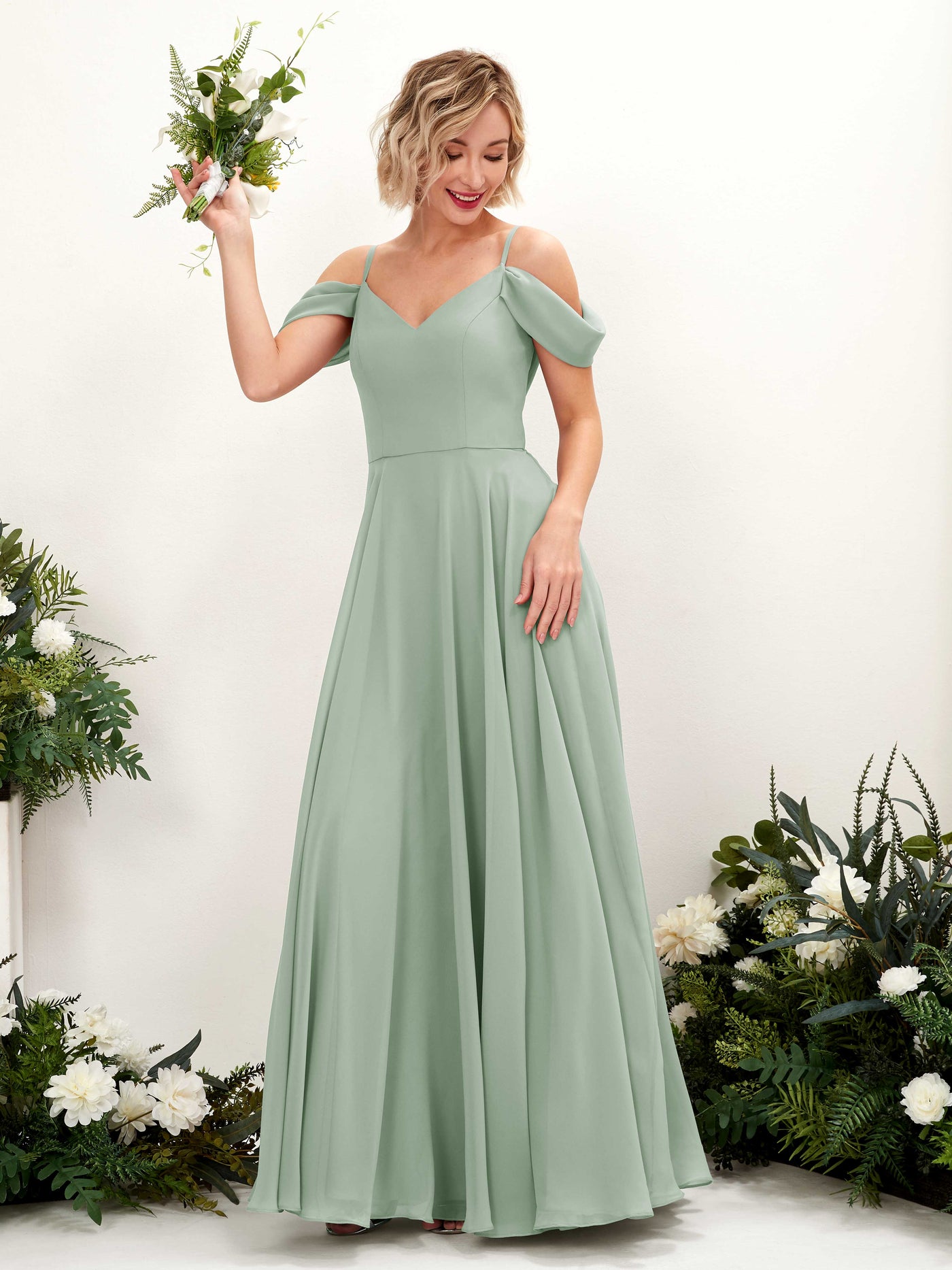 Carlyna Vestido Línea A Hombros caídos Hasta el suelo Gasa dama de honor Verde Salvia #color_verde-salvia