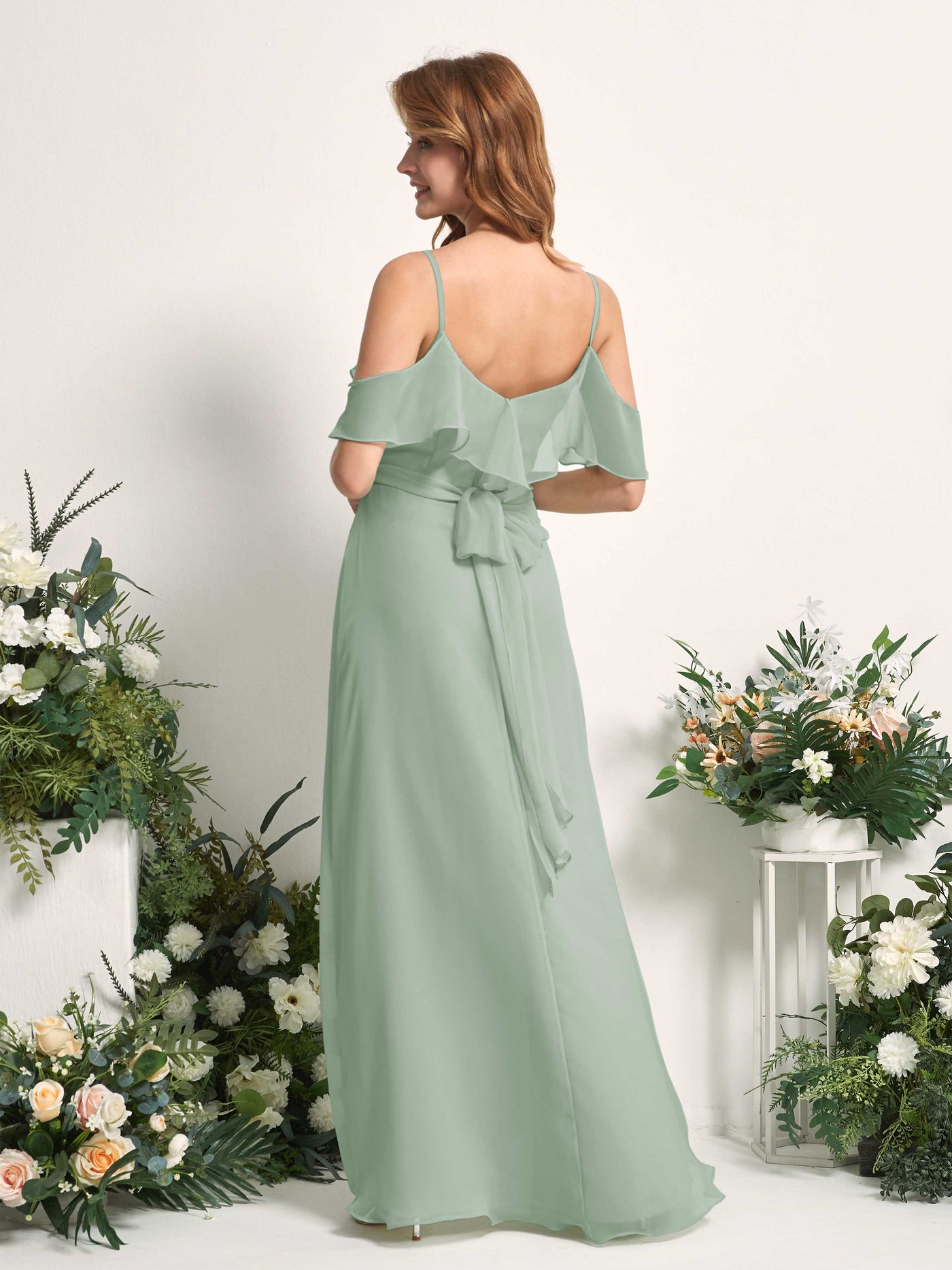 Carlyna Vestido Línea A Hombros Caídos Hasta el suelo Gasa Dama de honor Verde Salvia #color_verde-salvia