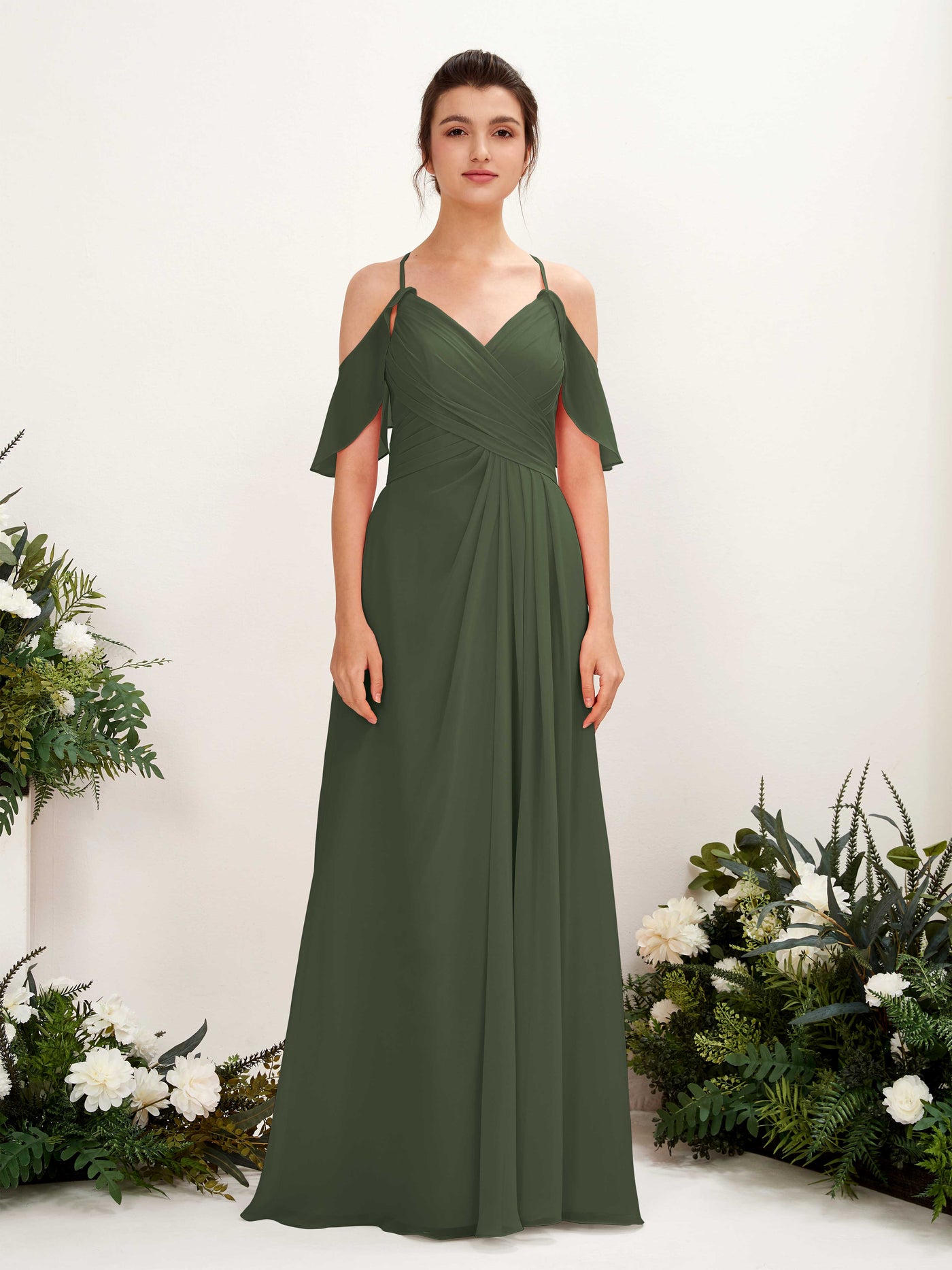 Carlyna Vestido Línea A Hombros Caídos Hasta el suelo Vestidos de dama de honor Oliva Martini #color_oliva-martini