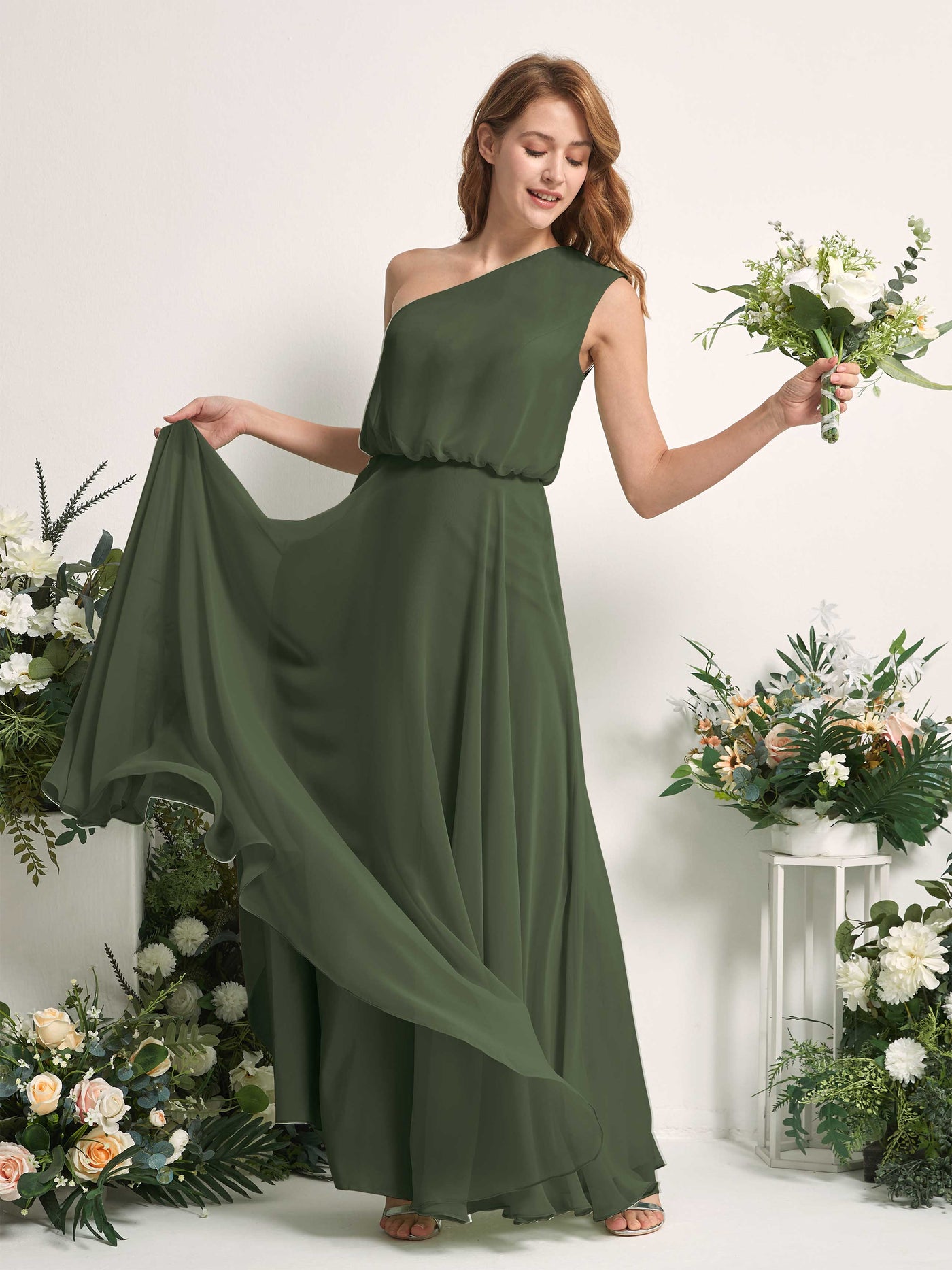 Carlyna Vestido Línea A Un Hombre Hasta el Suelo Vestidos de Dama de Honor Oliva Martini #color_oliva-martini