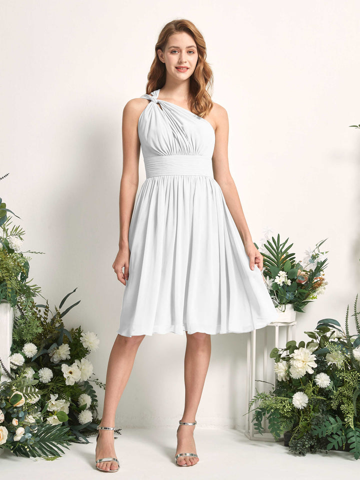 Carlyna Vestido Línea A un hombro hasta la rodilla fruncido de gasa dama de honor Blanco 